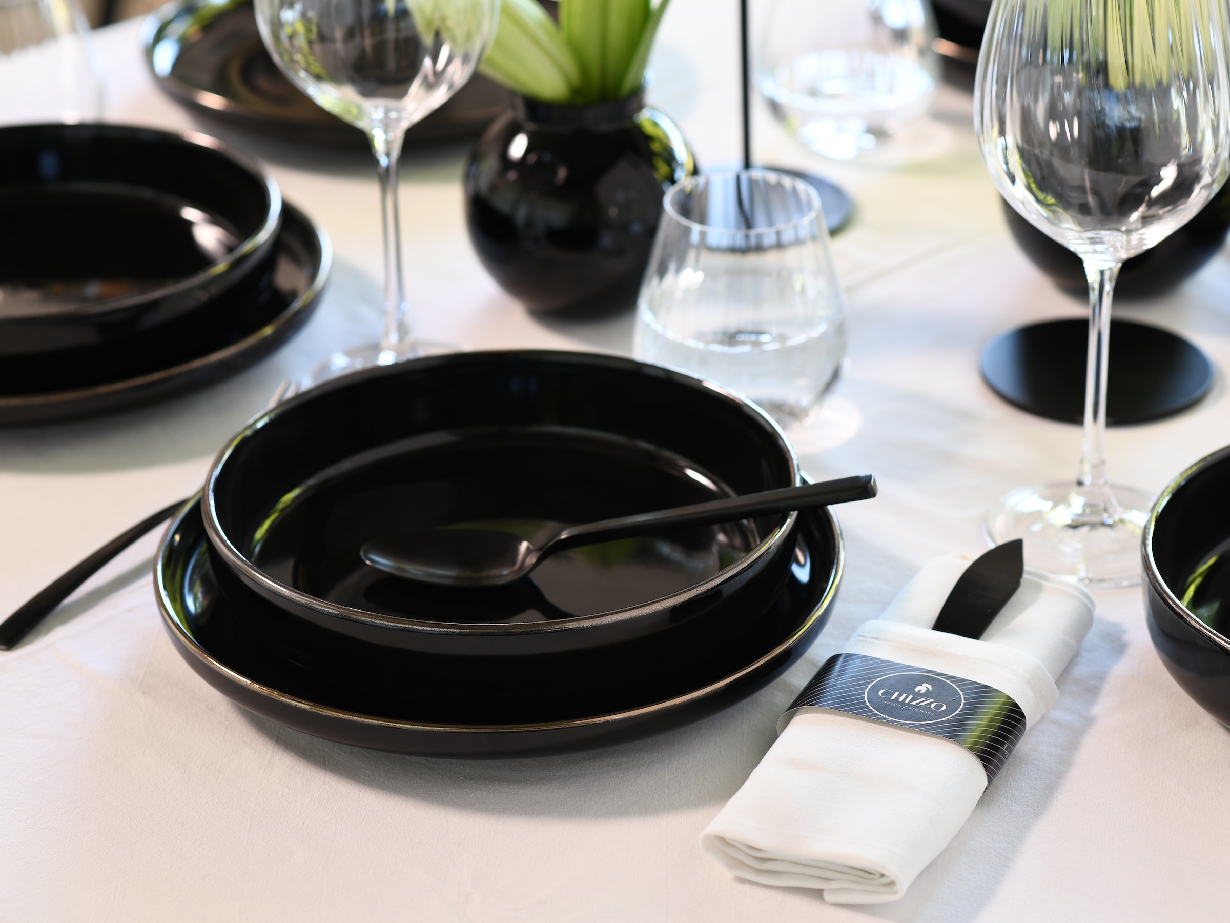 CreaTable Tafelservice »Nordic Festive, Service 12-tlg.« Teller Set, Minimalistisches Design, Dezente goldene Akzente