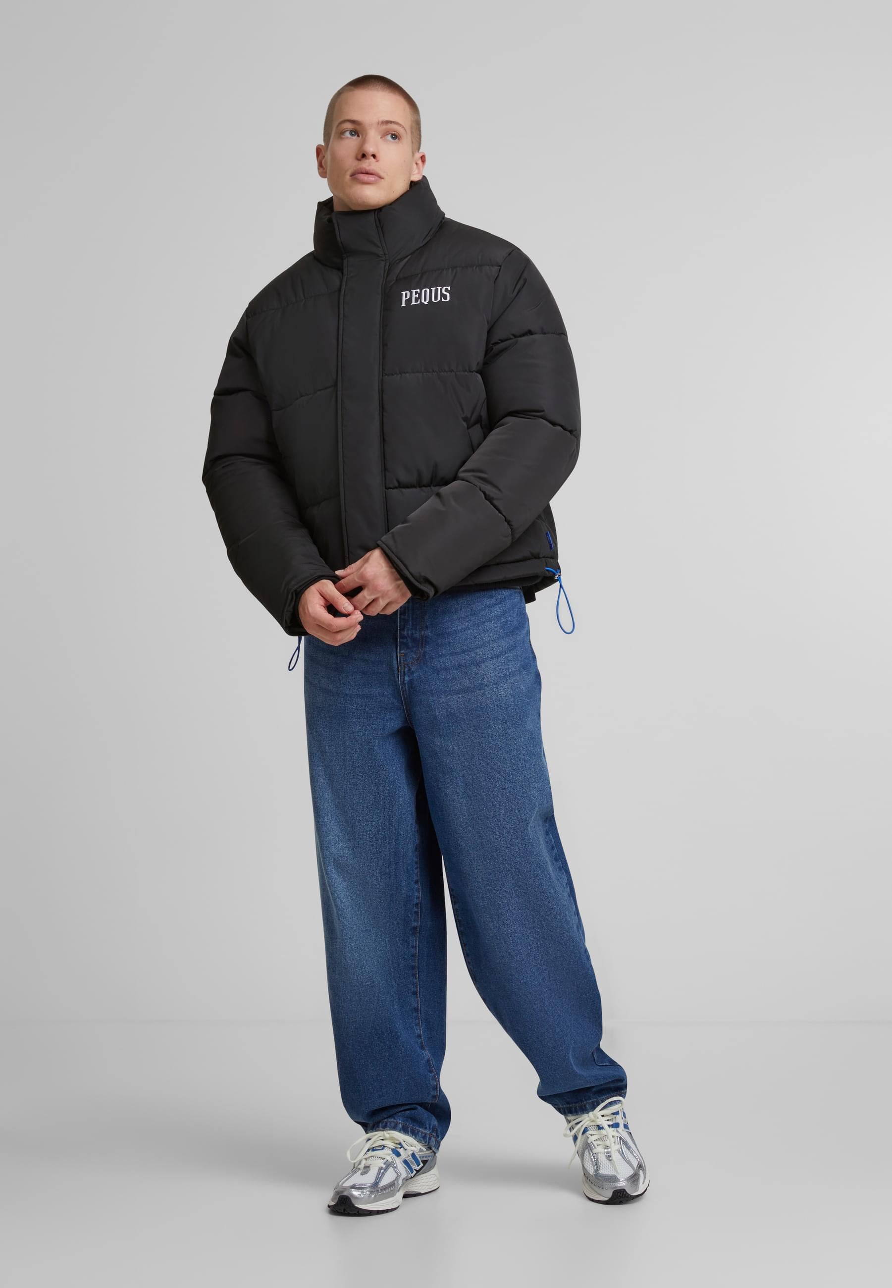 PEQUS Winterjacke »PEQUS PEQUS Chest Logo Puffer Jacket«, (1 St.), mit Kapuze