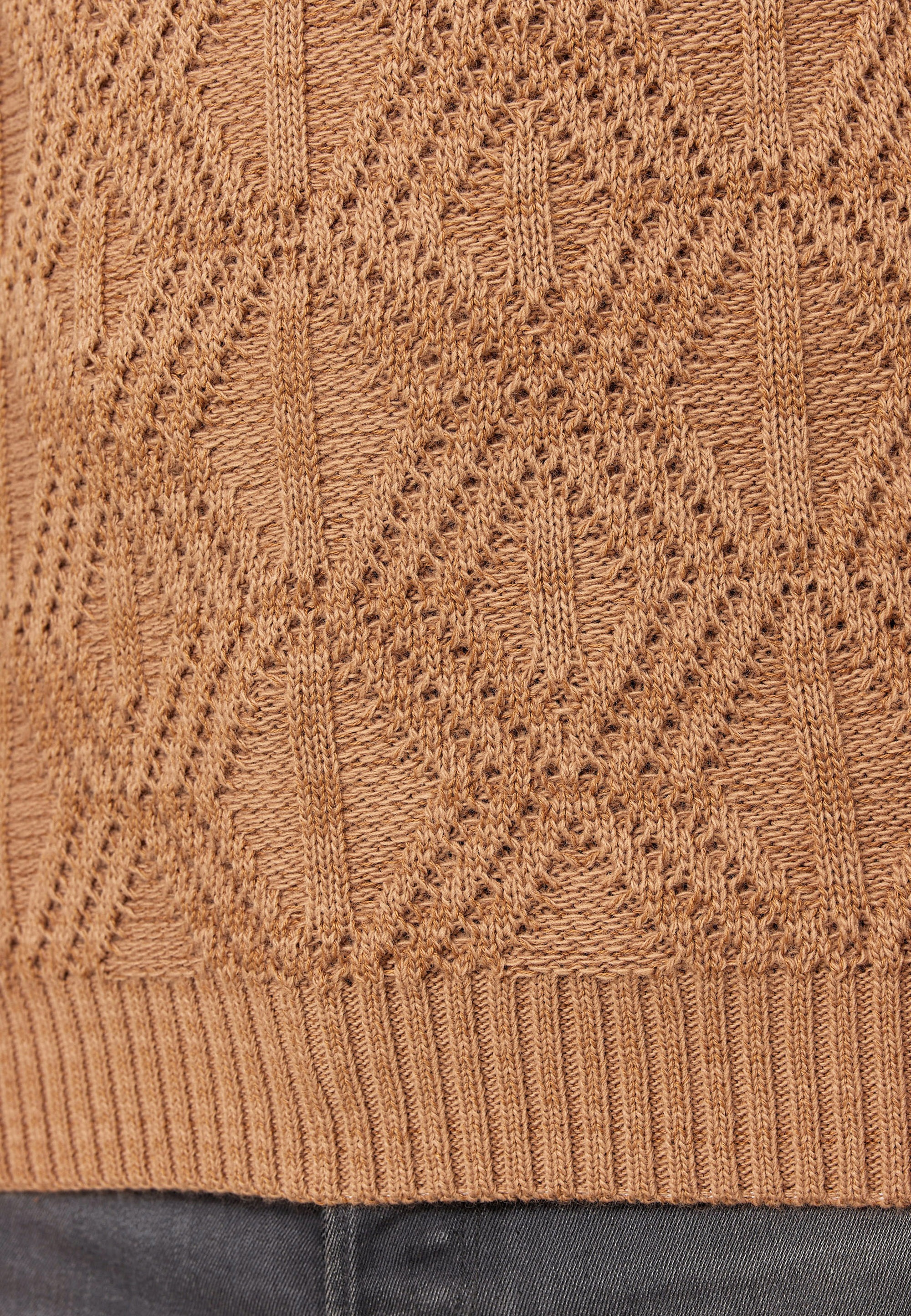 Rusty Neal Rollkragenpullover, in modischem Design