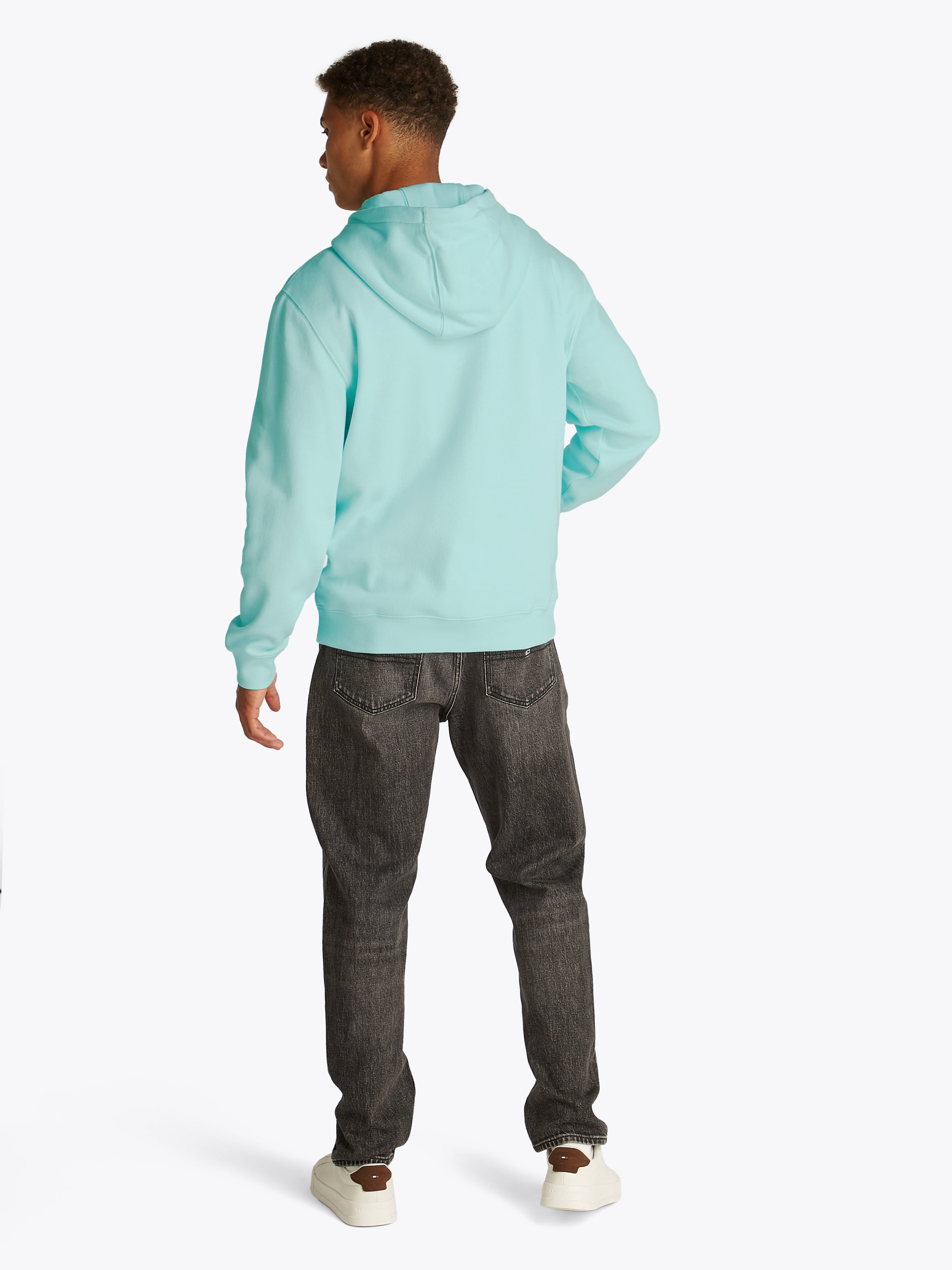 Tommy Jeans Sweatshirt »TJM REG S FLAG HOODIE«, mit bestickten Markenlogo auf Brusthöhe