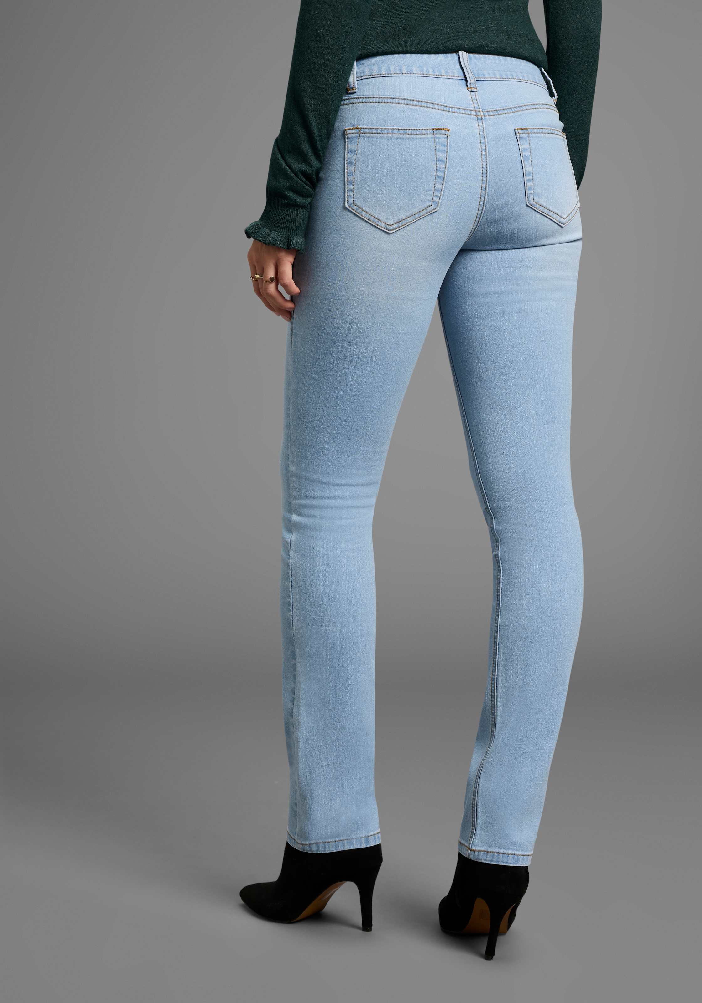 Arizona Comfort-fit-Jeans »mit Keileinsätzen«, niedrige Leibhöhe