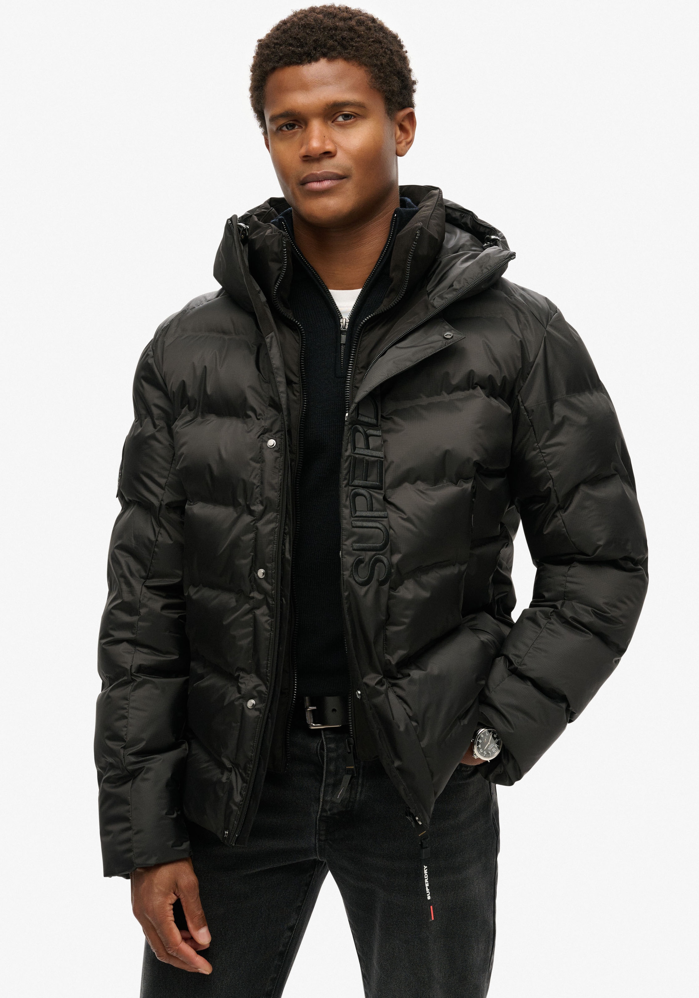 Superdry Steppjacke "Hooded City Graphic Puffer Jkt" mit lockerer Passform, aus Polyester und Kunstfaser in Webqualität