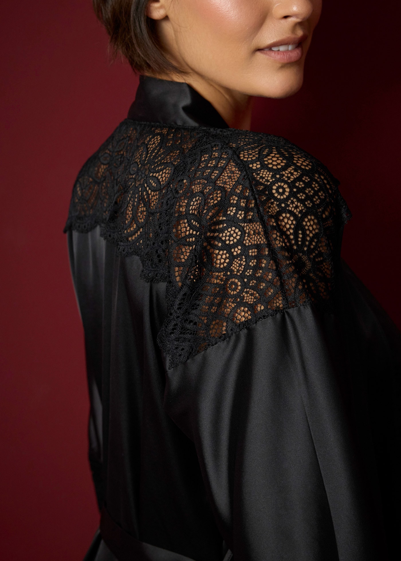 bonprix Kimono »Satin Kimono mit Glanzeffekt« Satin Kimono mit Glanzeffekt