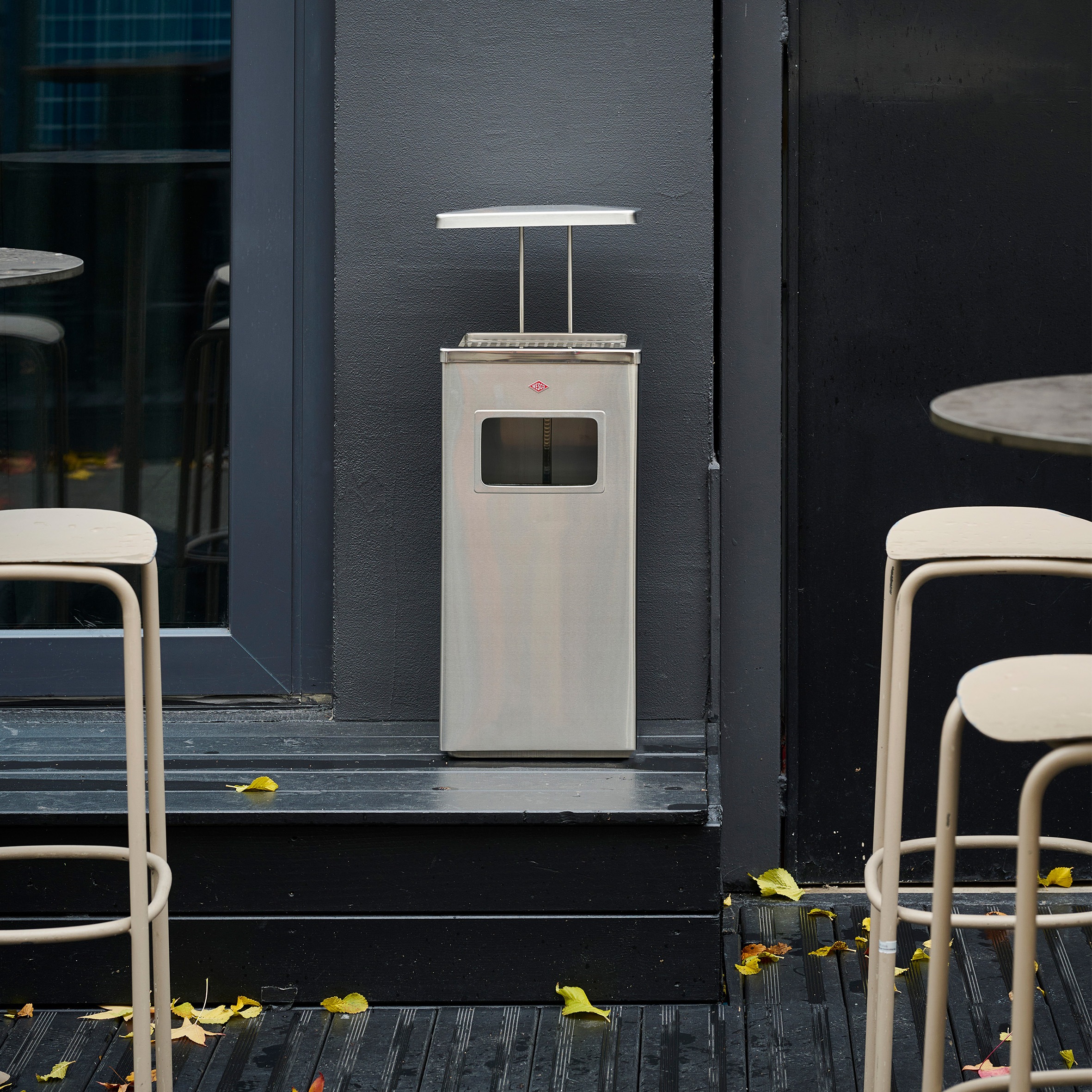 Thumbnail - WESCO Aschenbecher "Standascher 19 L mit Dach" 1 Behälter mit Einsatz aus Edelstahl, Einwurfschlitz, Sieb und Dach, wett...