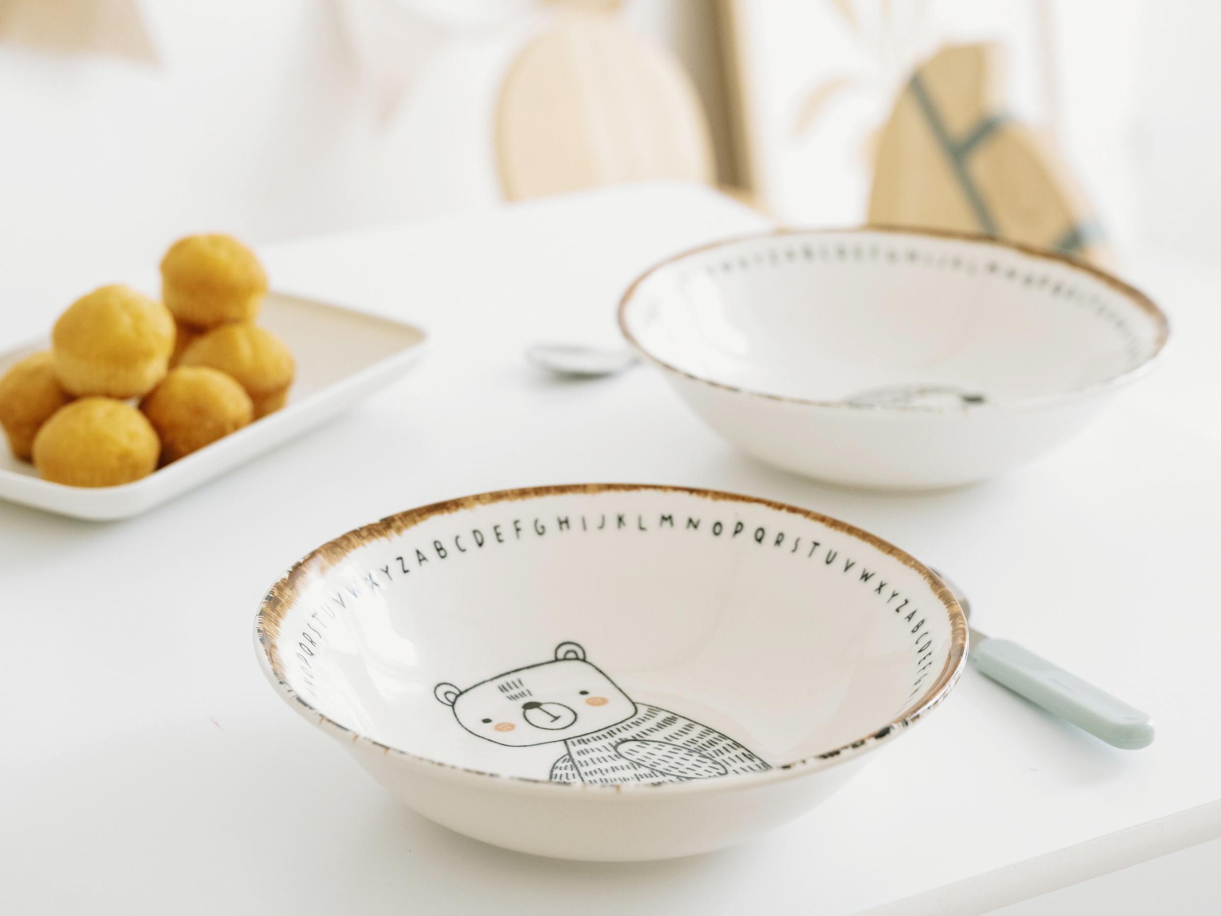 CreaTable Teller-Set »Freunde des Waldes Bunt, Teller Set 8-tlg.« Tiermotive, skandinavischer Stil, unregelmäßiger brauner Rand