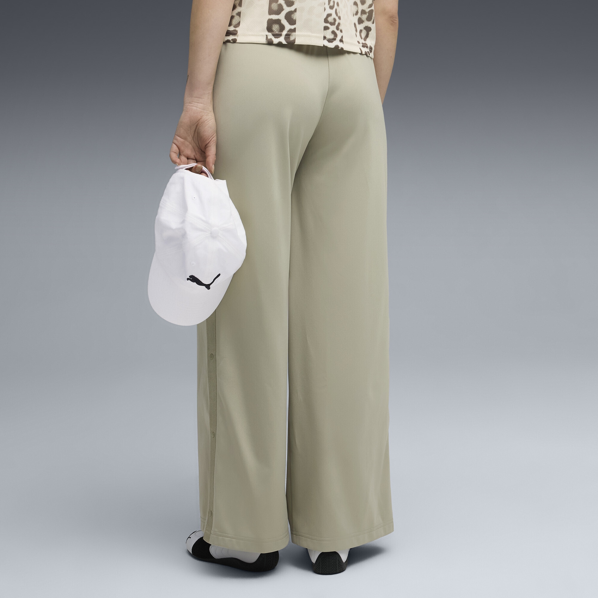 PUMA Sporthose »WARDROBE Essentials Low Rise Popper Hose Damen«
