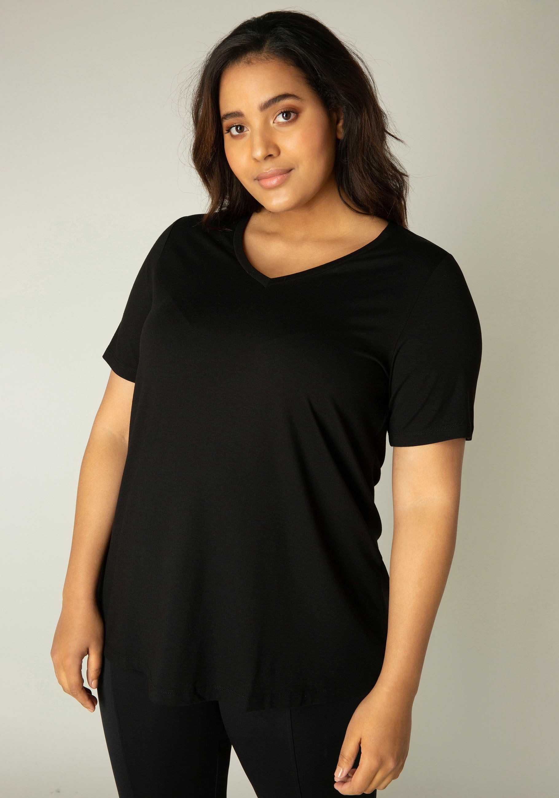 Base Level Curvy T-Shirt "Alba", mit V-Ausschnitt günstig online kaufen