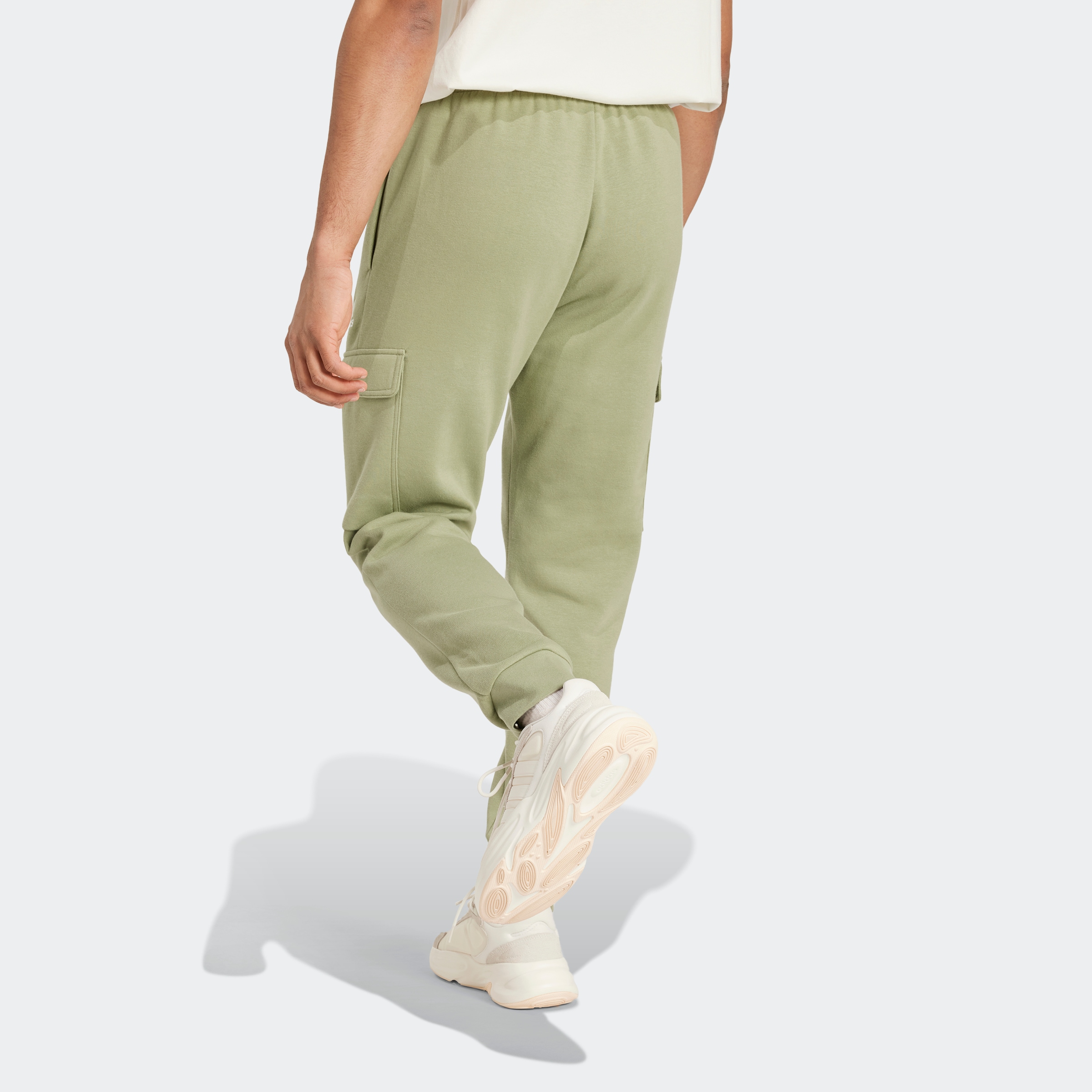 adidas Sportswear Sporthose »ESSENTIALS FLEECE REGULAR TAPERED CARGOHOSE«, (1 tlg.)