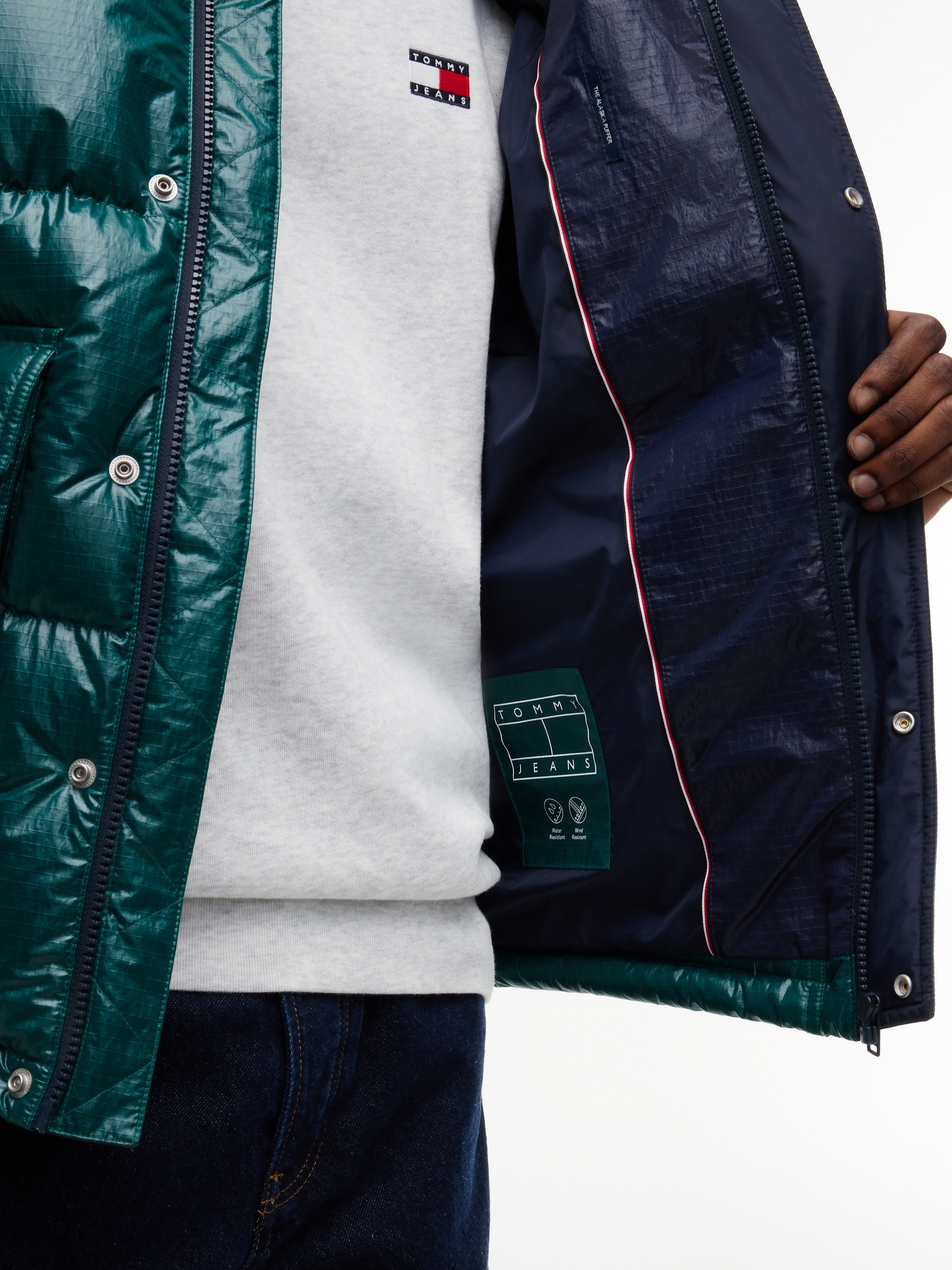 Tommy Jeans Daunenjacke »TJM ALASKA DOWN FLAG« glänzende Oberfläche, mit Daunenfüllung