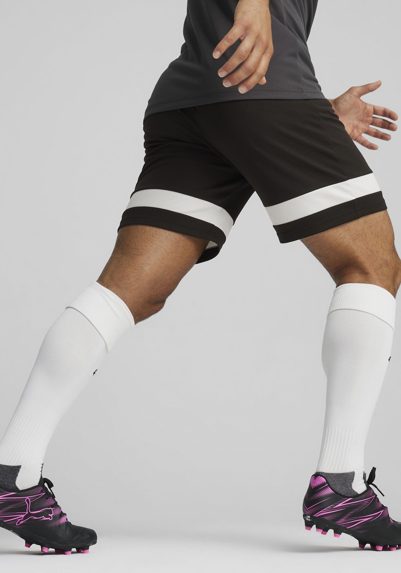 PUMA Trainingsshorts "INDIVIDUALRISE SHORTS" mit atmungsaktiven Mesh-Einsät günstig online kaufen