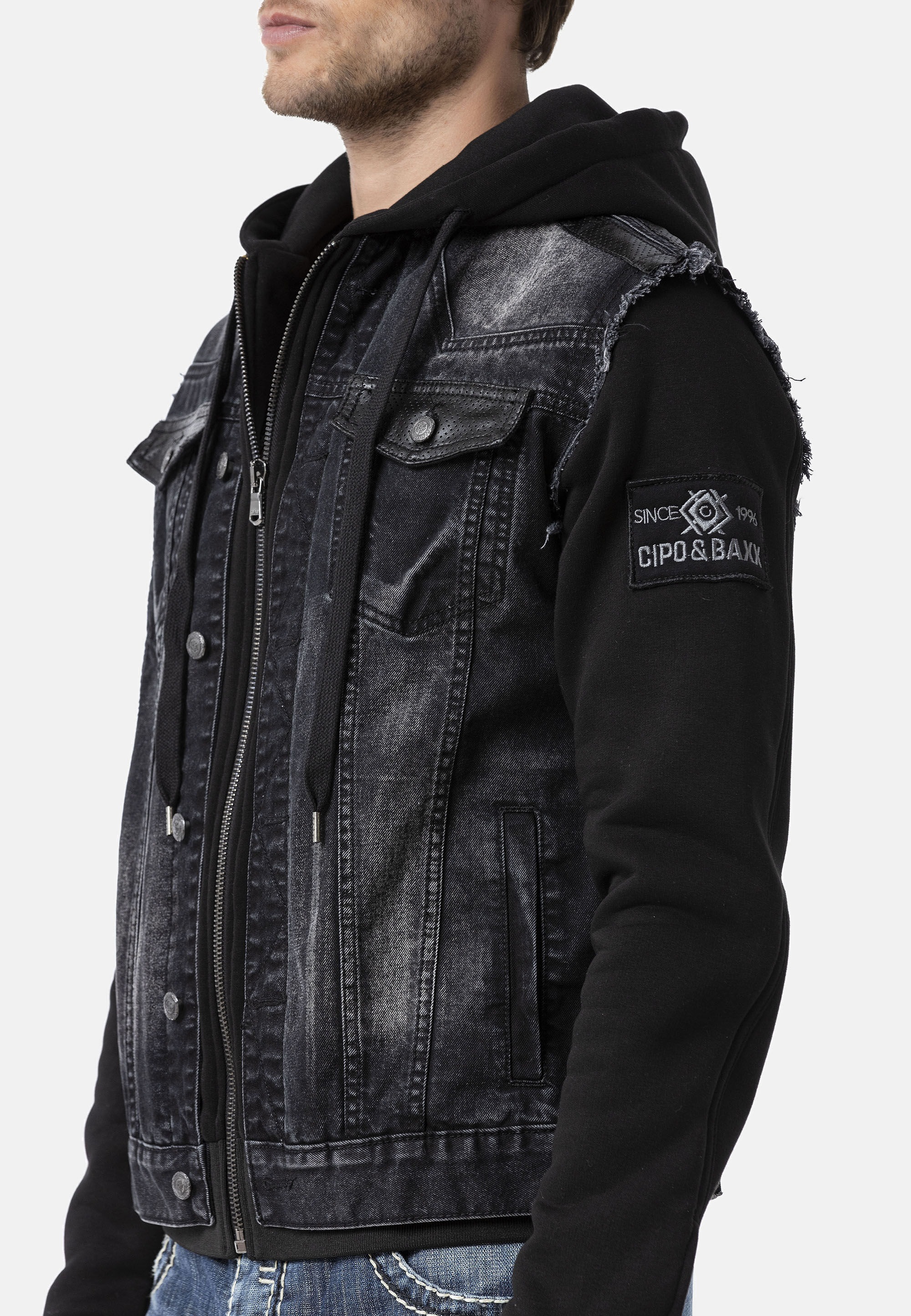 Cipo & Baxx Jeansjacke »CJ307« mit Kapuze Abgerundet mit metallischen Details