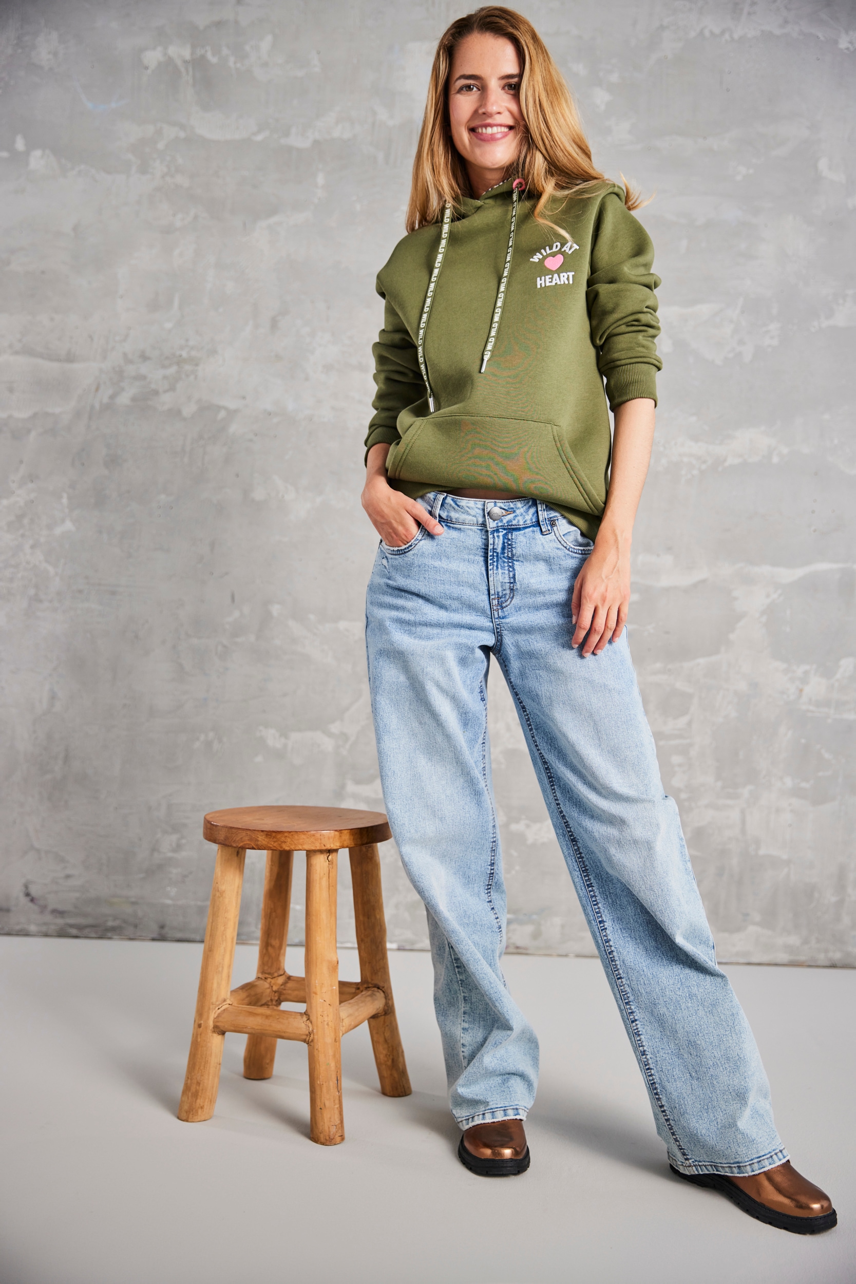 Zwillingsherz Hoodie »"Wild at heart"«, Leo Kapuze und Stickerei, bedruckter Kordelzug, gestrickte Bündchen