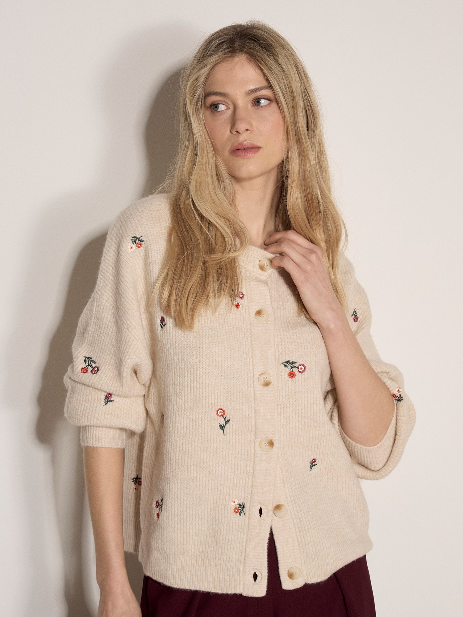 Apricot Cardigan »Weiche Strickjacke« mit Blumenstickerei