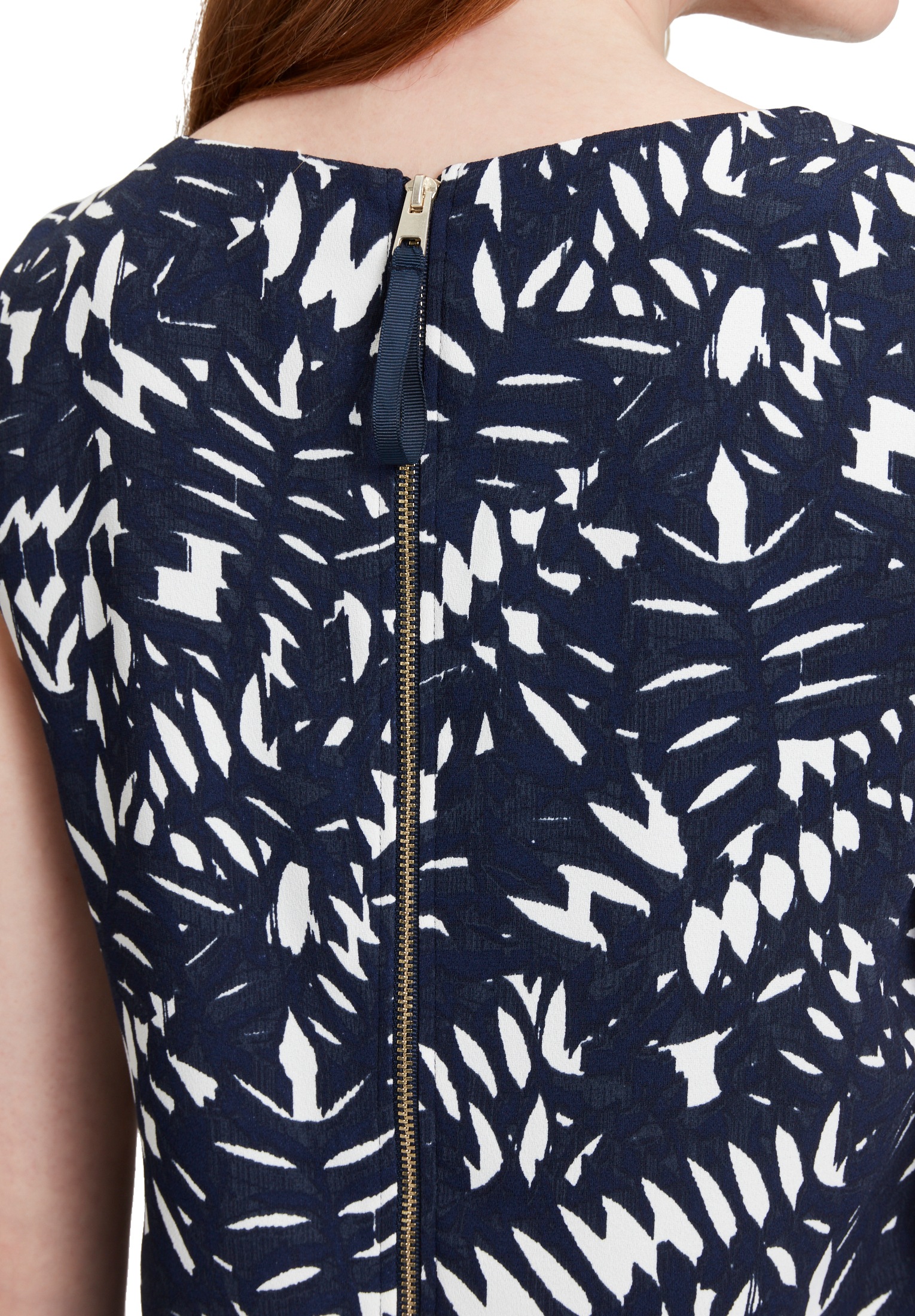Betty&Co Sommerkleid »Betty & Co Sommerkleid mit Reißverschluss«, Form