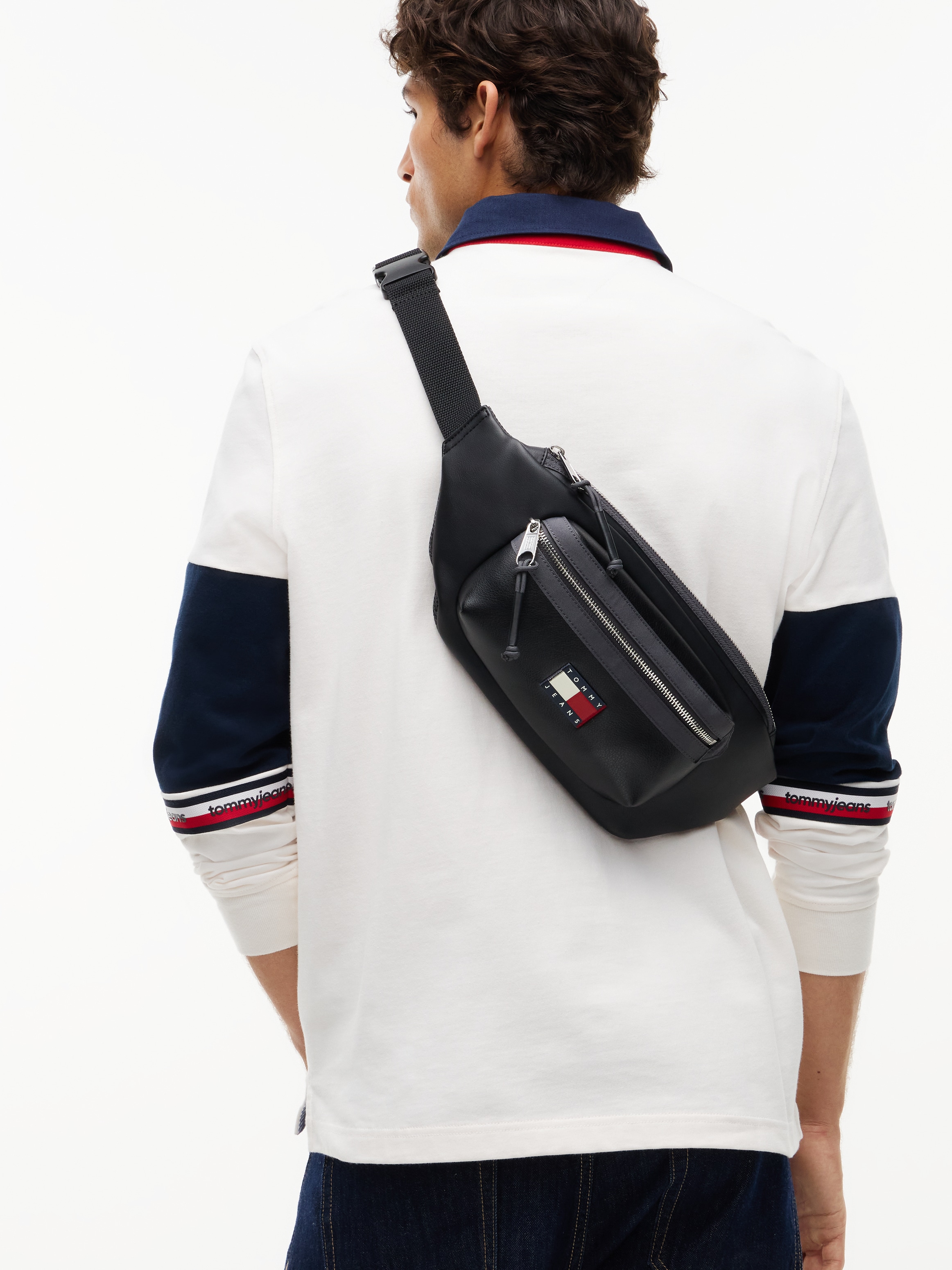 Tommy Jeans Bauchtasche »TJM ELEVATED PU BUMBAG« Unisex Gürteltasche, Crossbody Bag mit Logo-Aufnäher