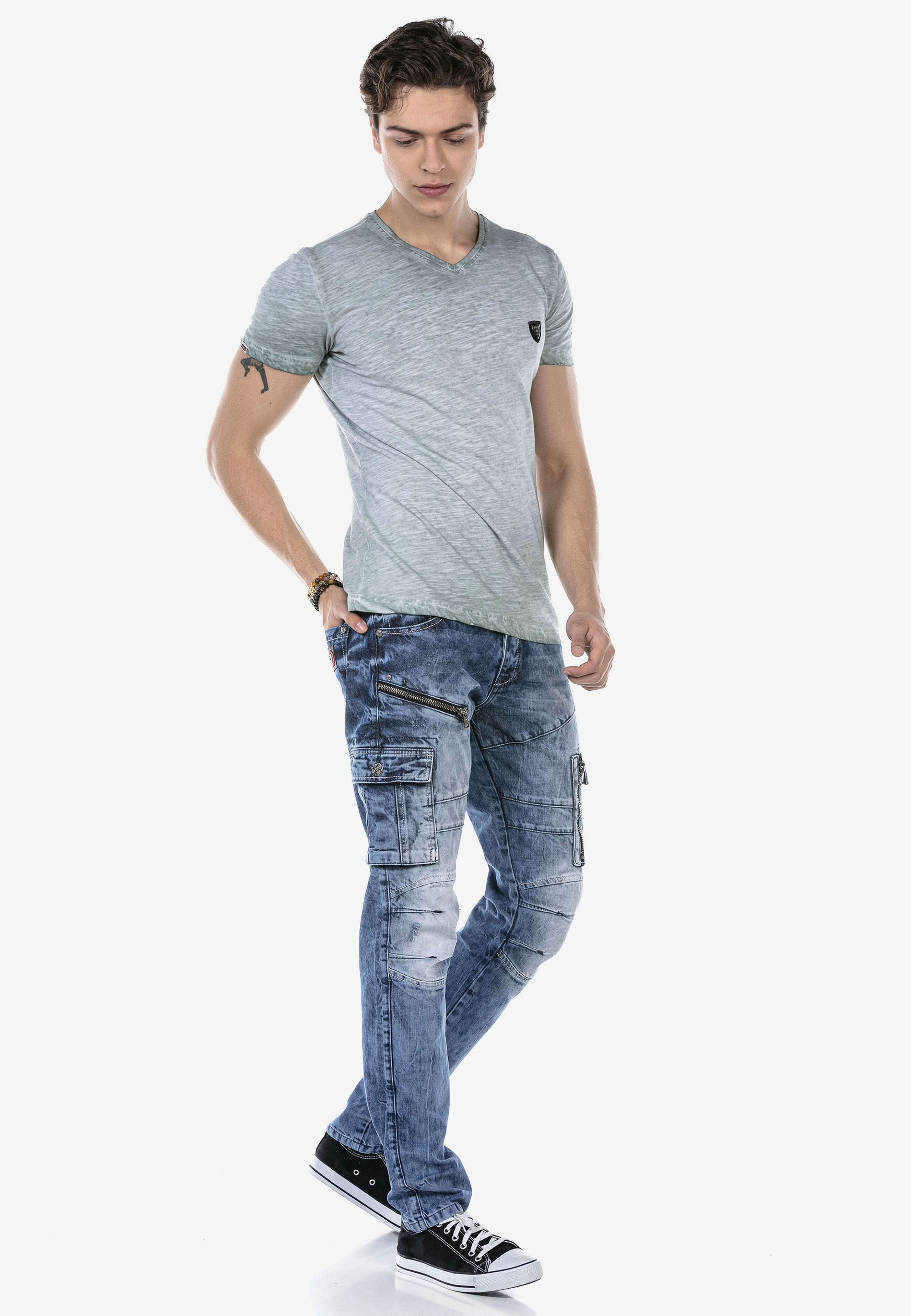 Cipo & Baxx T-Shirt »T-Shirt«, mit kleinem Logo-Patch