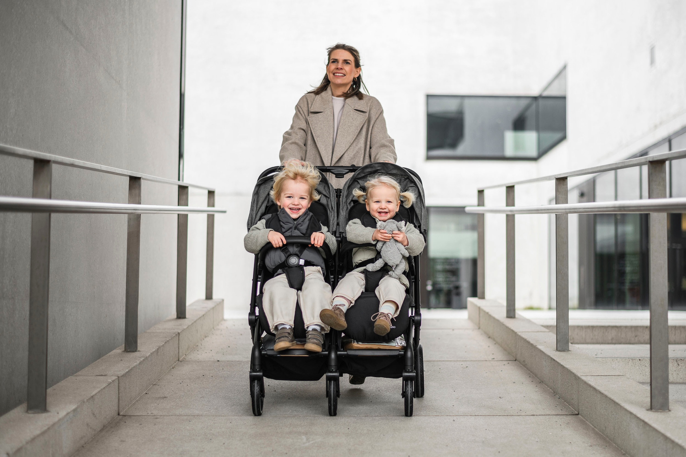 BabyGo Zwillingsbuggy »Zwillingskinderwagen GOTwice«, mit drei schwenkbaren Vorderrädern