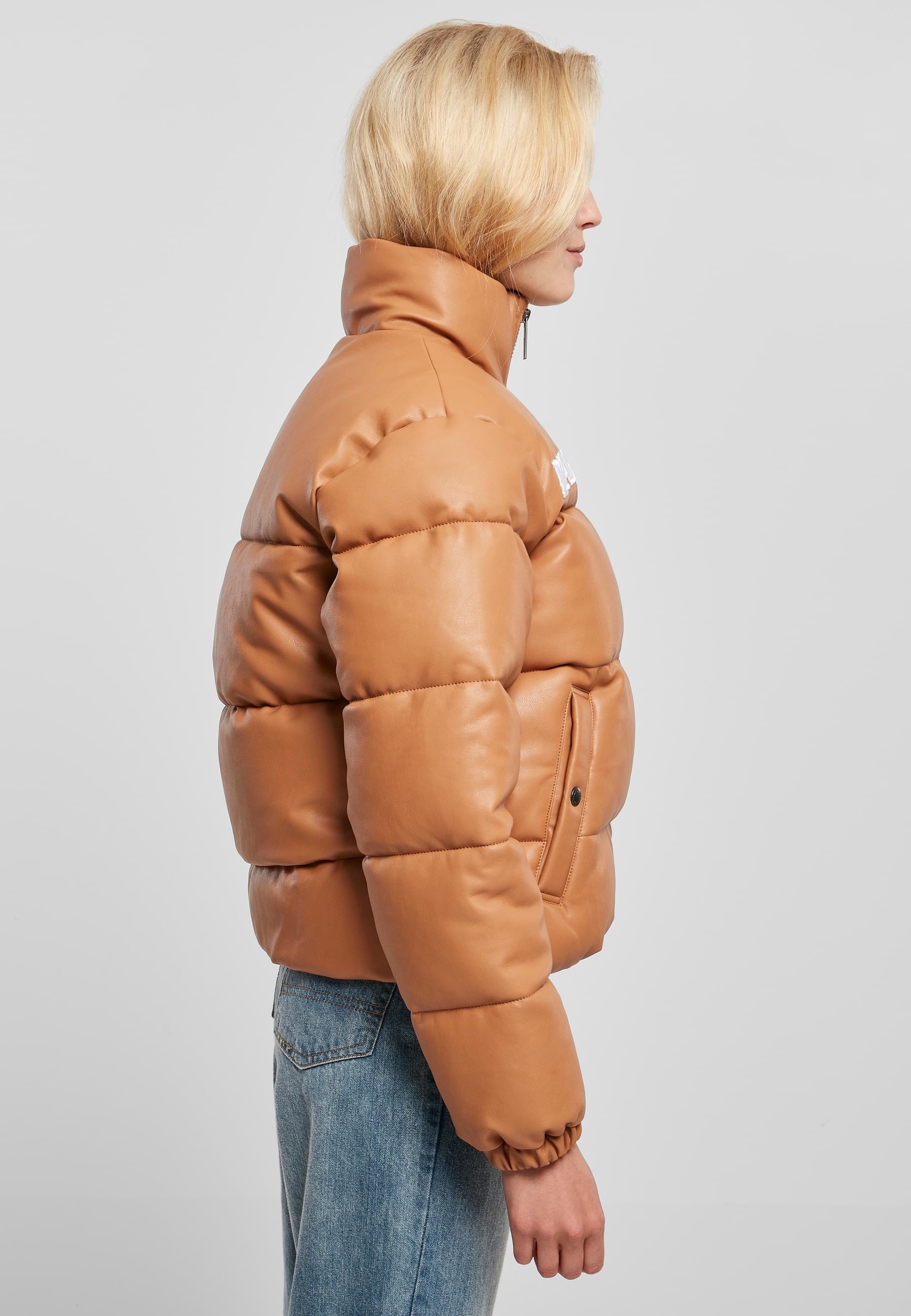 Karl Kani Allwetterjacke »Karl Kani Damen KW224-049-1KK Retro Puffer PU Jacket«, (1 St.), ohne Kapuze