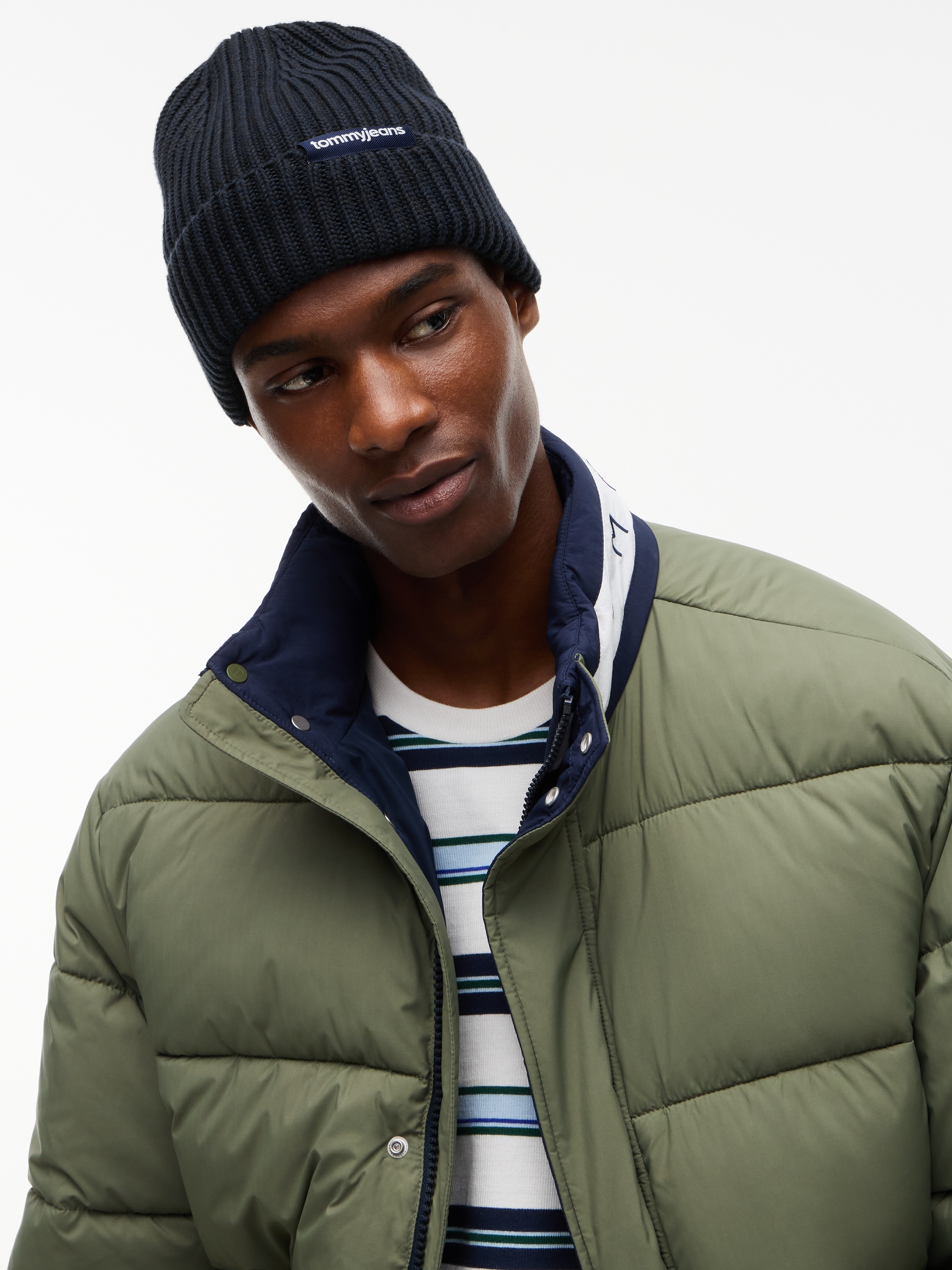 Tommy Jeans Beanie "LINEAR LOGO BEANIE" Regular fit mit Markenlabel