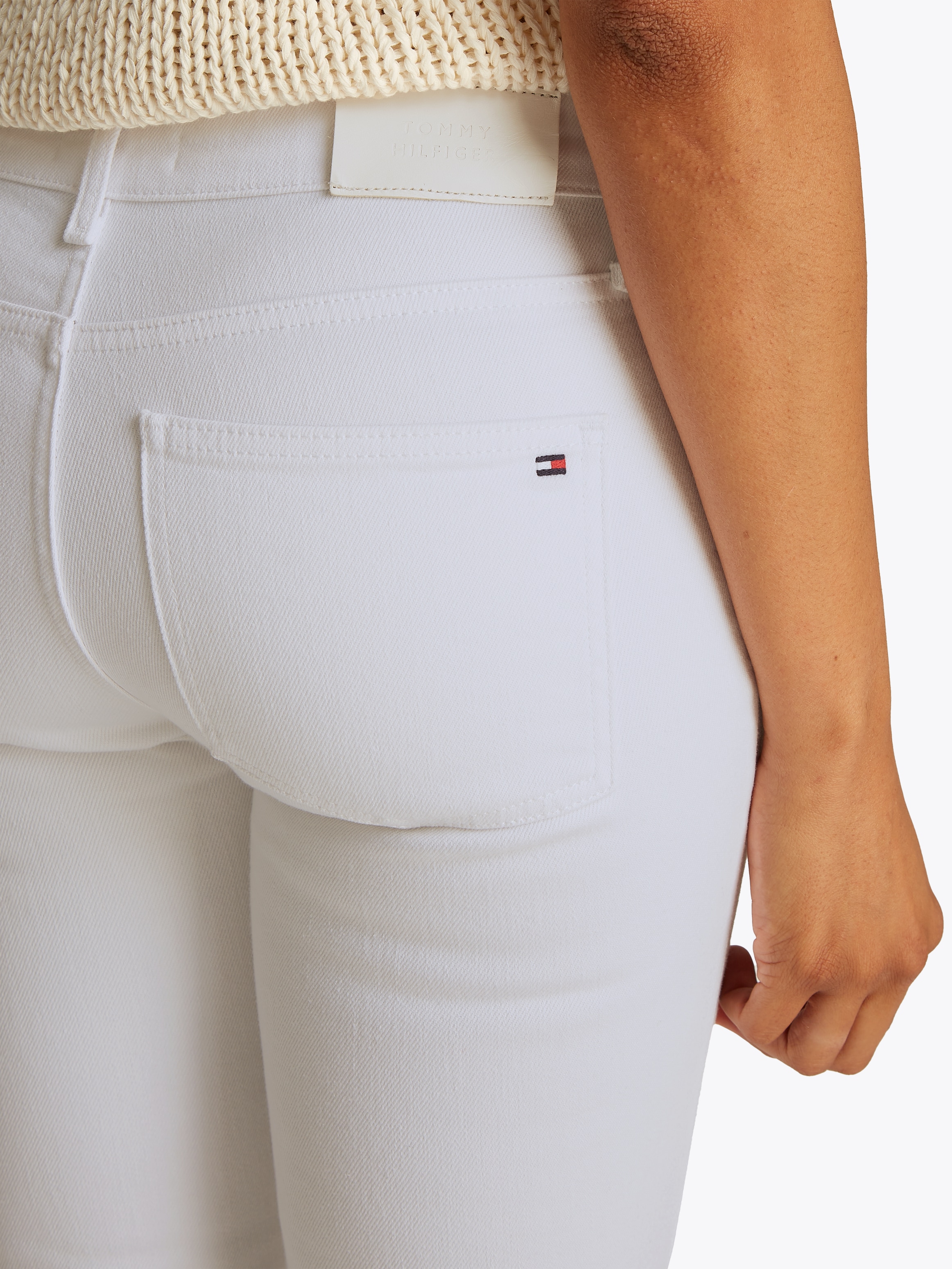 Tommy Hilfiger Bootcut-Jeans »Bootcut Regular Waist«, mittlere normale Leibhöhe, mit Bügelfalten, mit Nieten