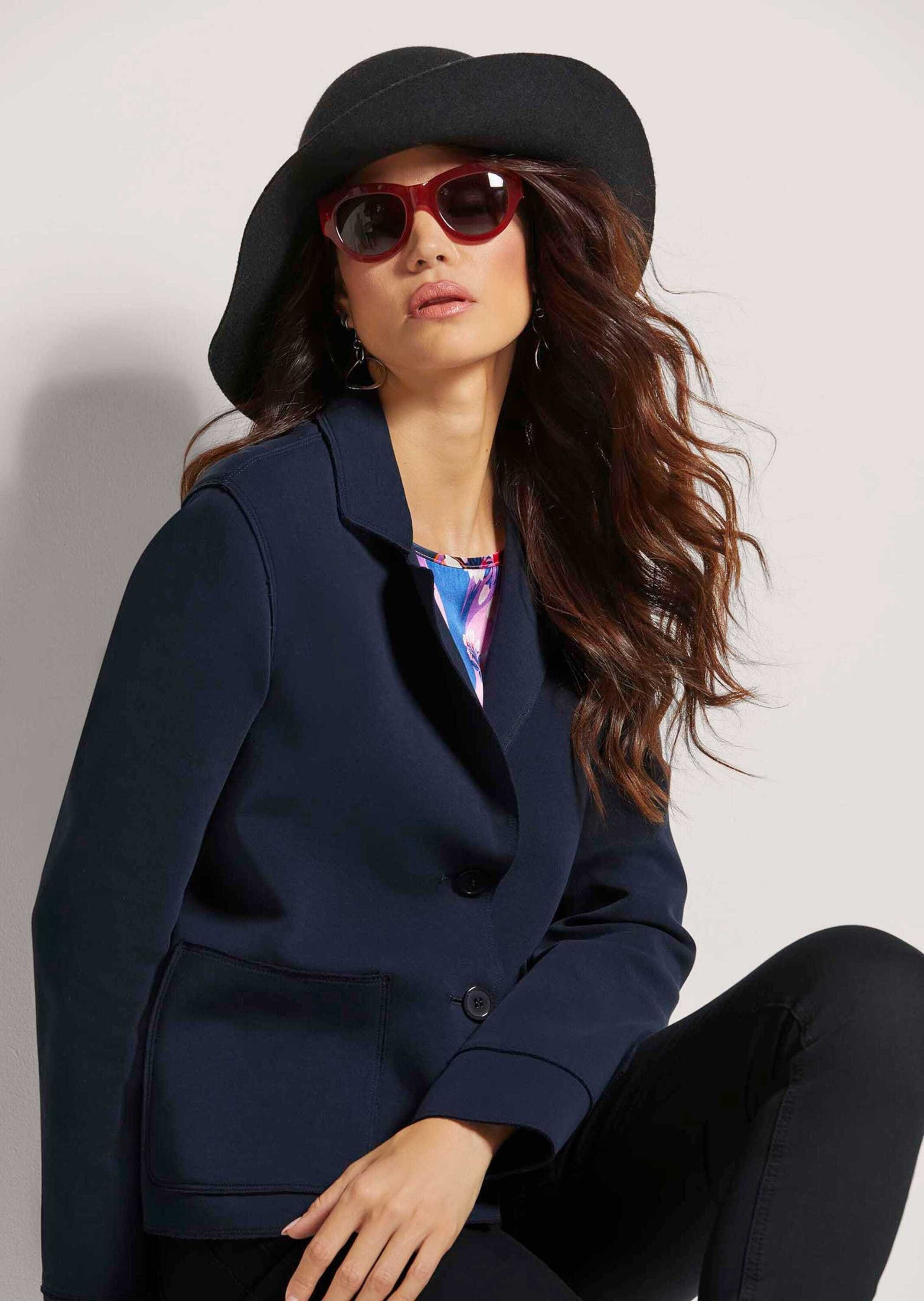 MADELEINE Outdoorjacke »Jacke Trendstarke Kurzjacke mit Kettenaufhänger«