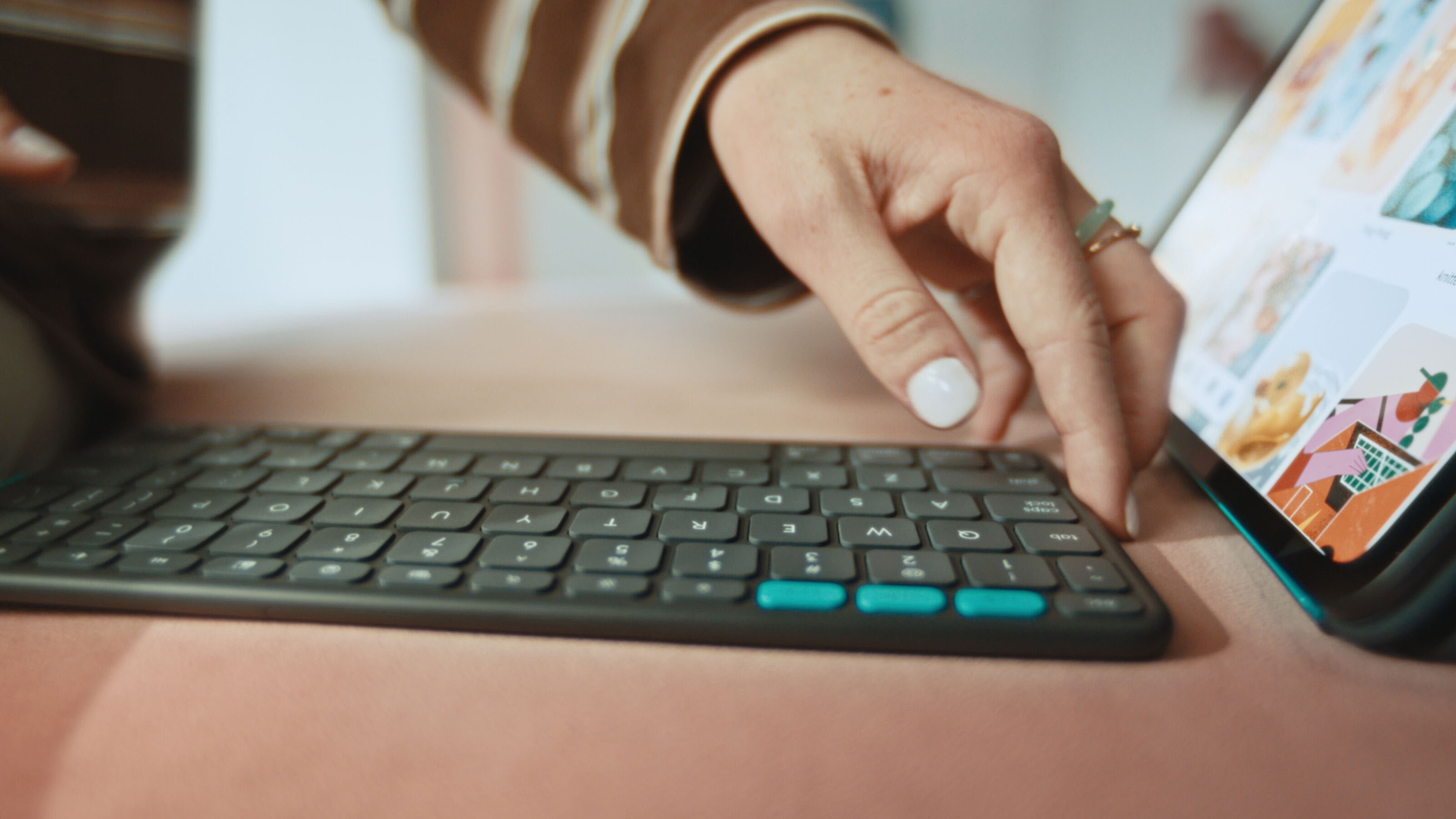 Logitech iPad-Tastatur »Flip Folio für iPad Pro 11" (M5/M4) / Air 11" (M2/M3) / Air (5. Gen.)« ()