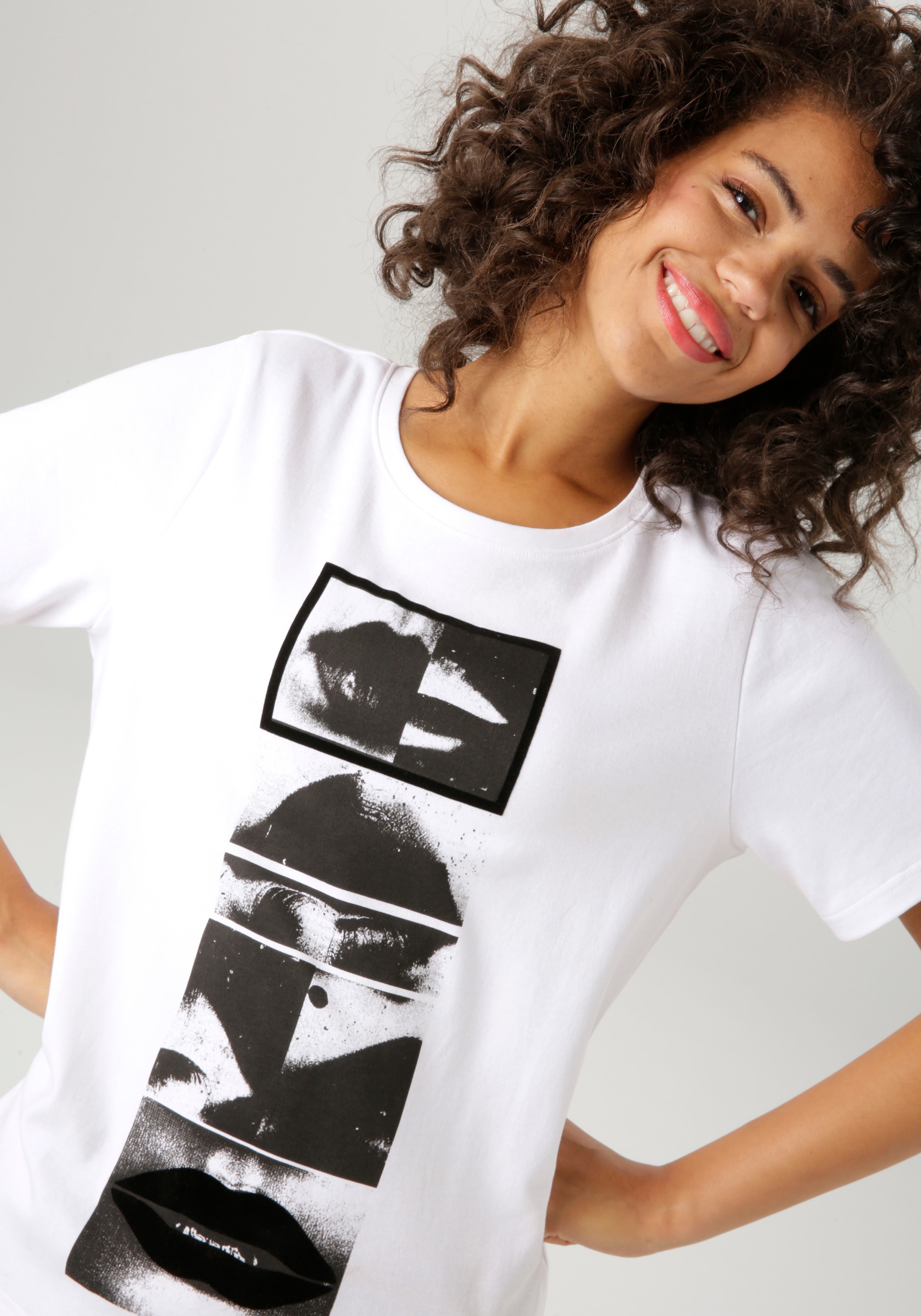 Aniston CASUAL T-Shirt, mit Samt verziertem, extravaganten Frontdruck - NEUE KOLLEKTION