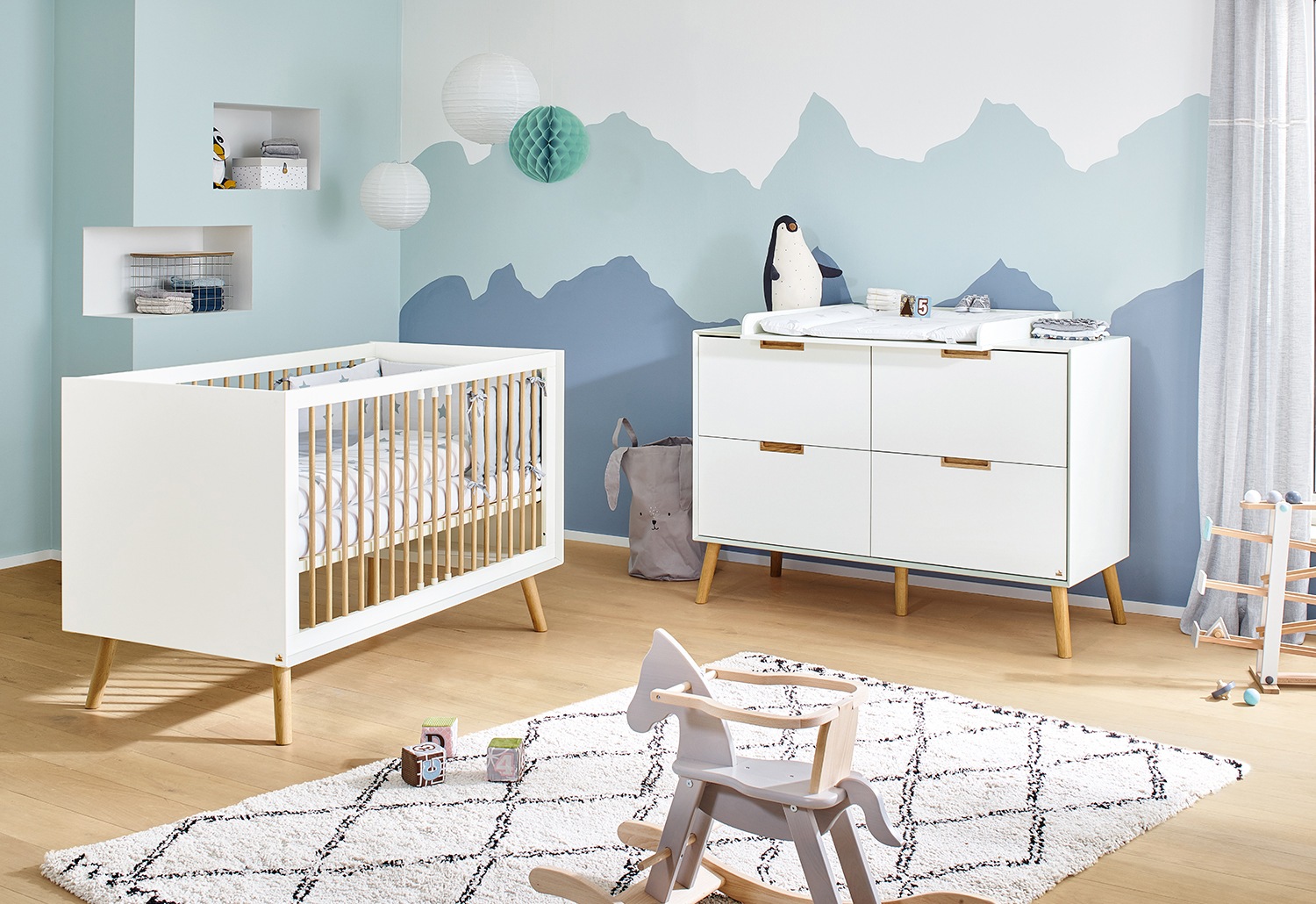 Babymöbel-Set Kinderbett, Europe Made (Spar-Set, kaufen Wickelkommode; Pinolino® | und BAUR St., mit Wickelkommode), in 2 »Edge«, Kinderbett