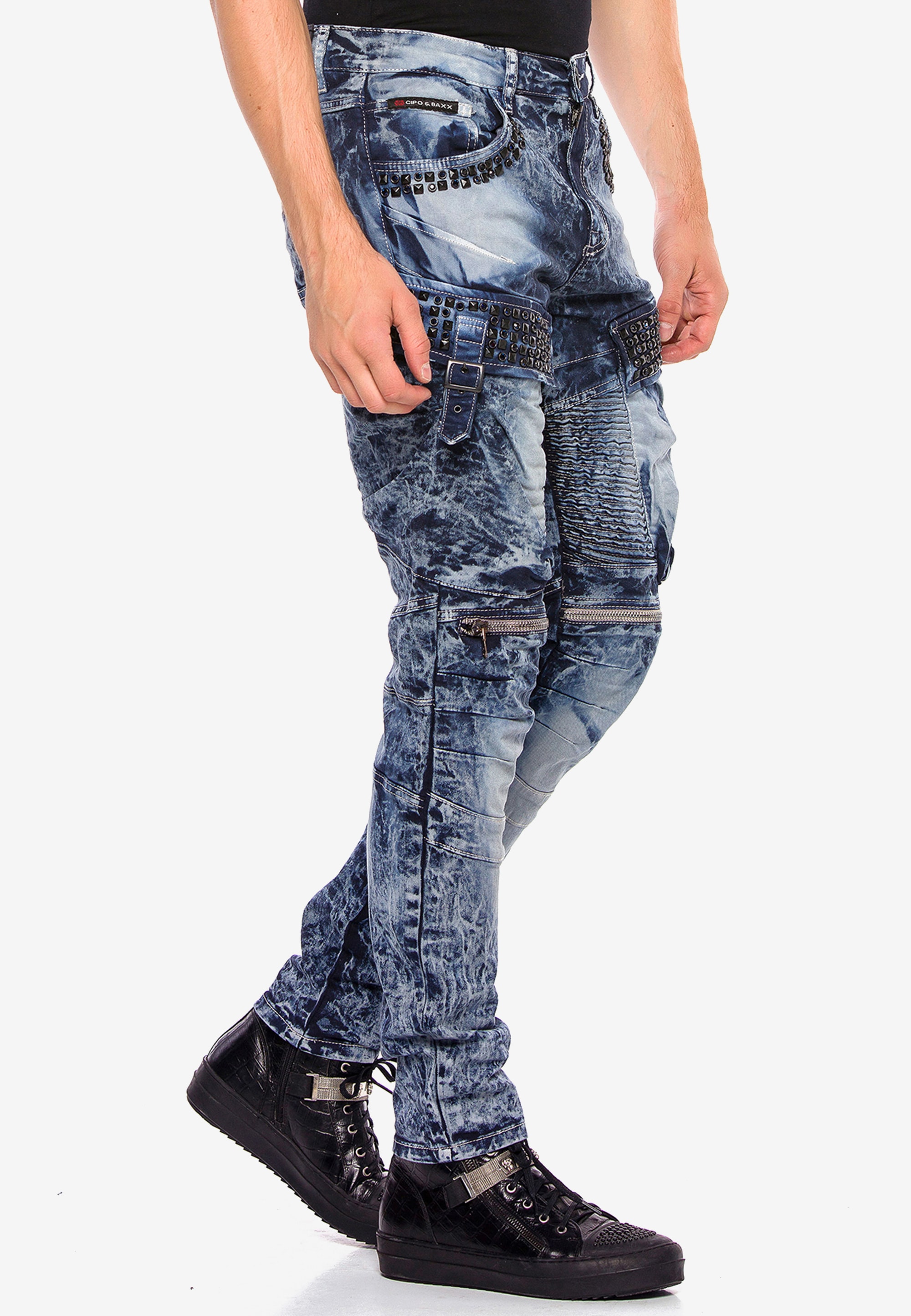 Cipo & Baxx Bequeme Jeans, mit Edelstein Taschen in Regular Fit