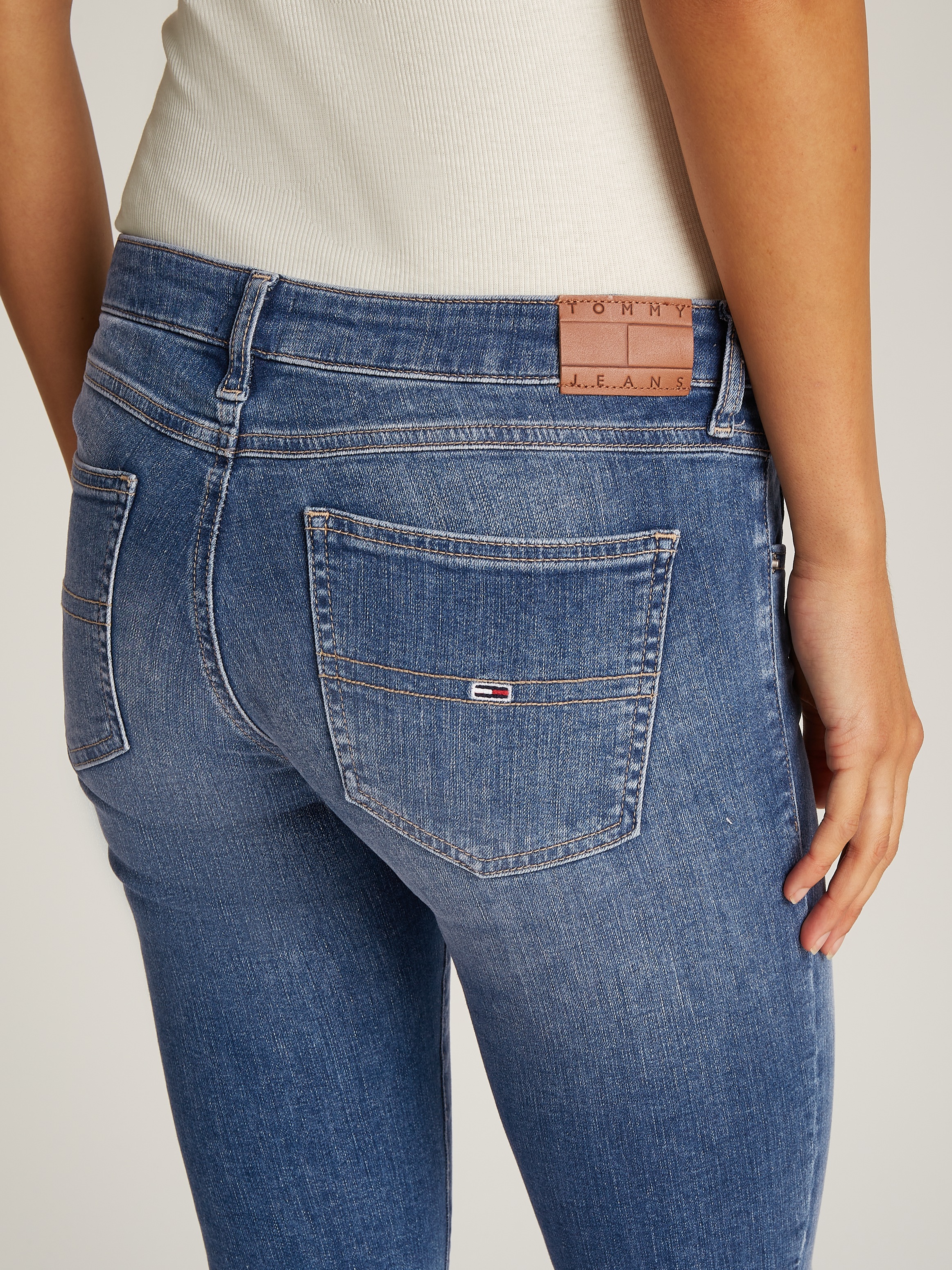 Thumbnail - Tommy Jeans Skinny-fit-Jeans "SOPHIE LW SKN", mit Logo-Badge, in Knöchellänge