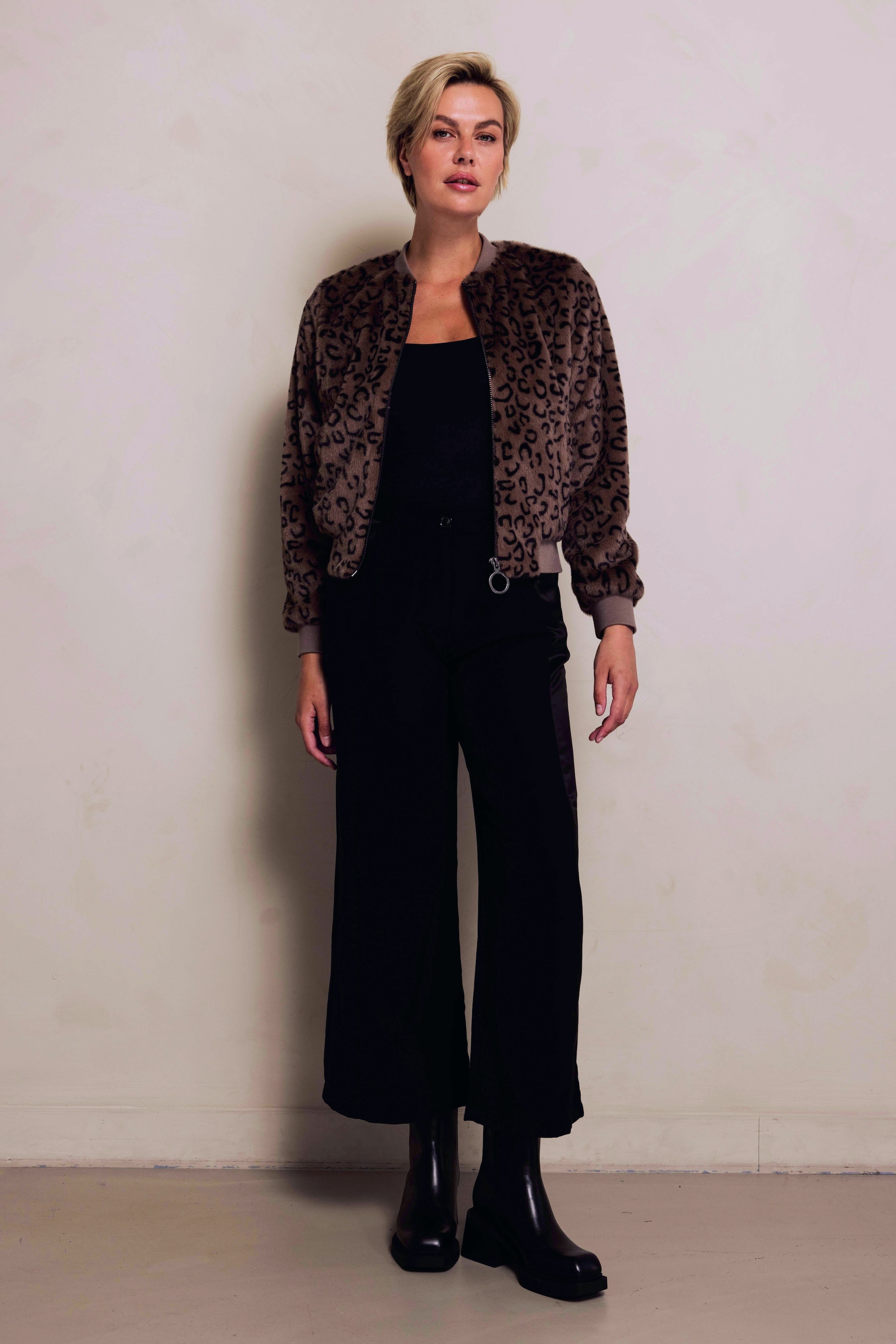 Zhrill Blouson »ZHGIULIA«, mit Leoparden-Muster, kurzer moderner Schnitt