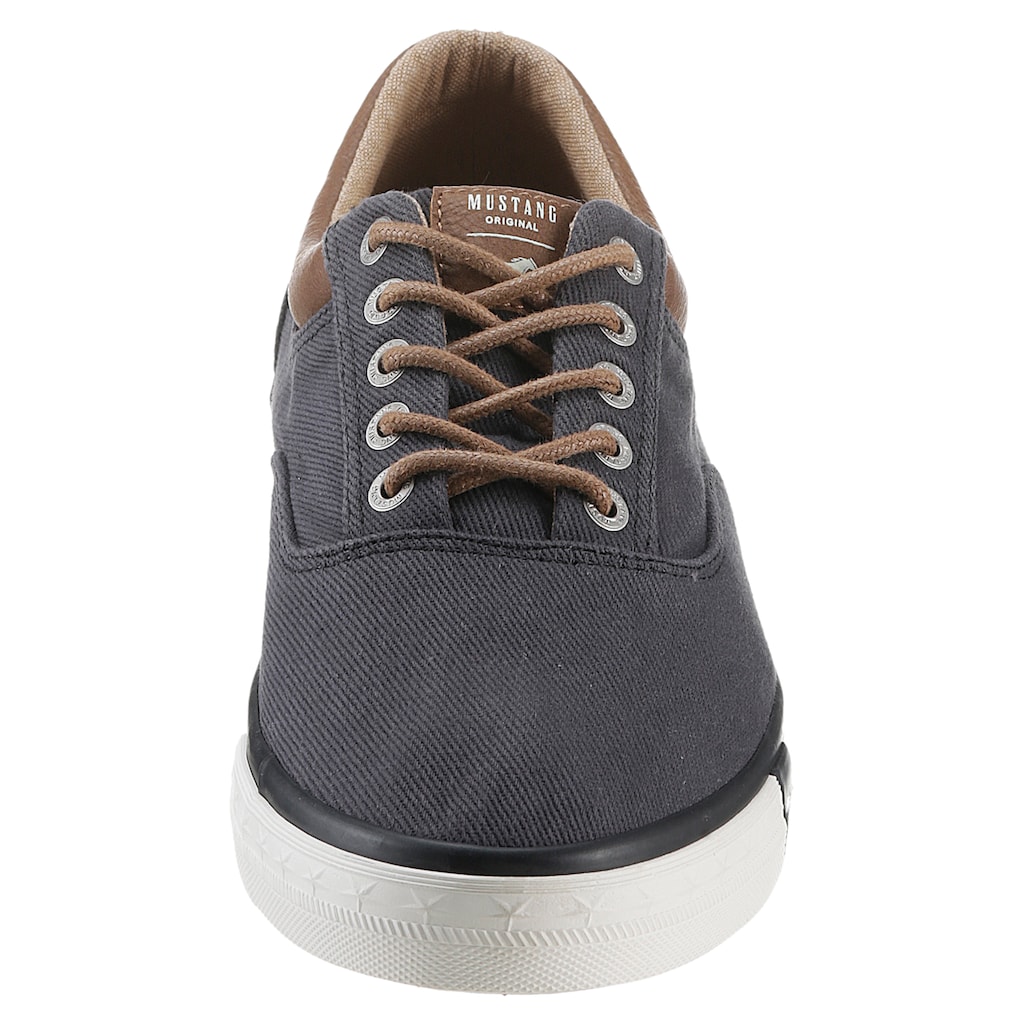 Mustang Shoes Sneaker, mit kontrastreicher Sohle, Freizeitschuh, Halbschuh, Schnürschuh