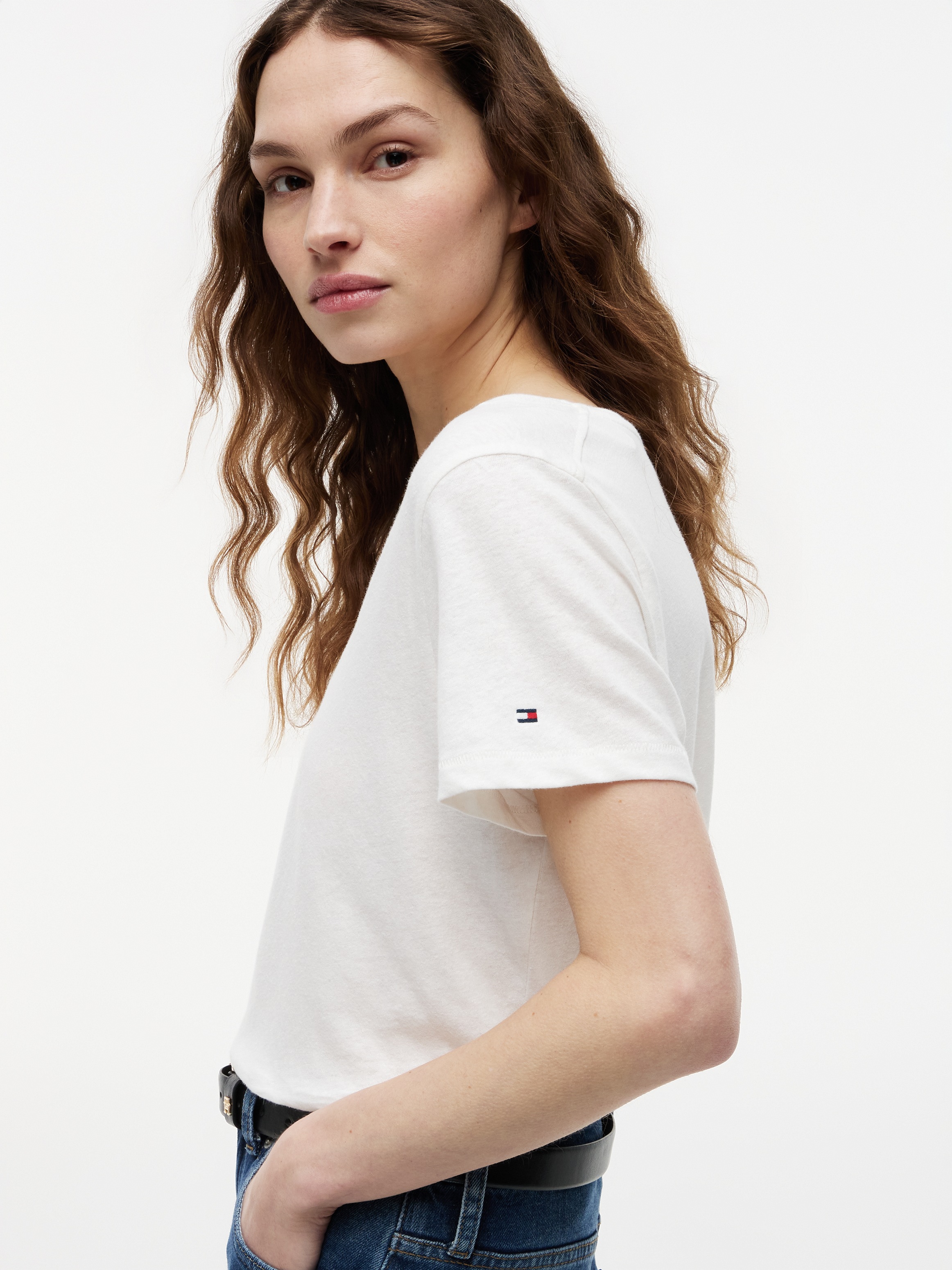 Tommy Hilfiger Kurzarmshirt »CO LINEN SCOOP NK SS TEE« mit kleinem Logo-Stick