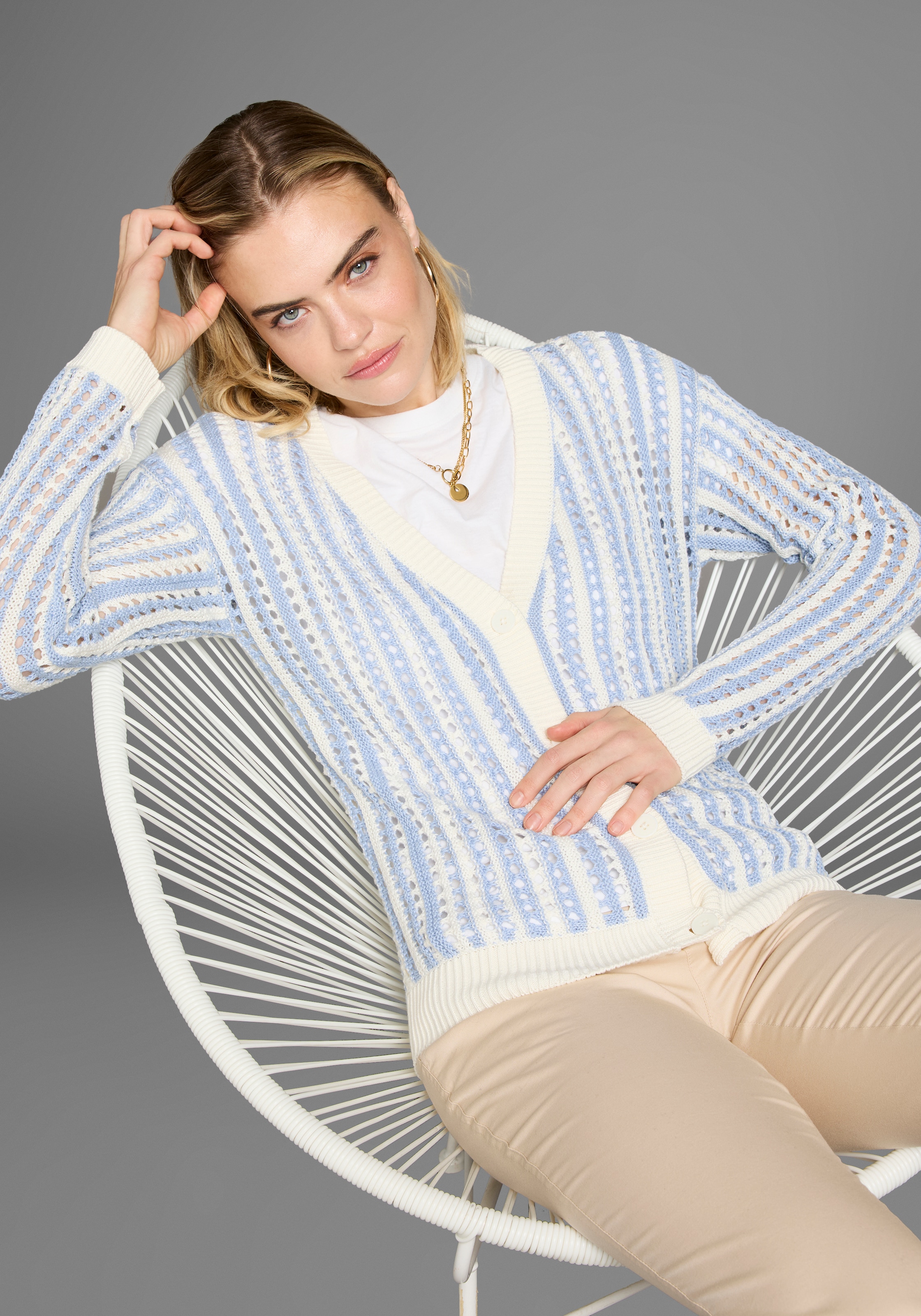 Laura Scott Strickjacke mit Streifen und trendigem Lochmuster günstig online kaufen