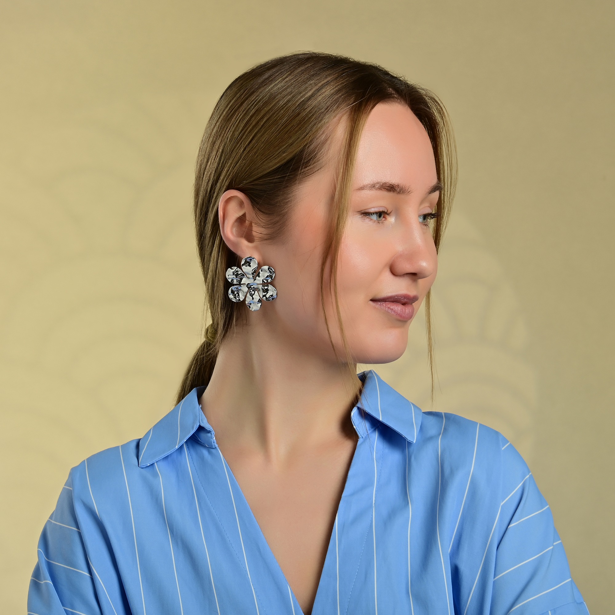 Adelia´s Paar Ohrhänger »Damen Ohrringe – Ohrstecker Blume aus Edelstahl« Zum Verschenken an Menschen, die Ihnen am Herzen liegen