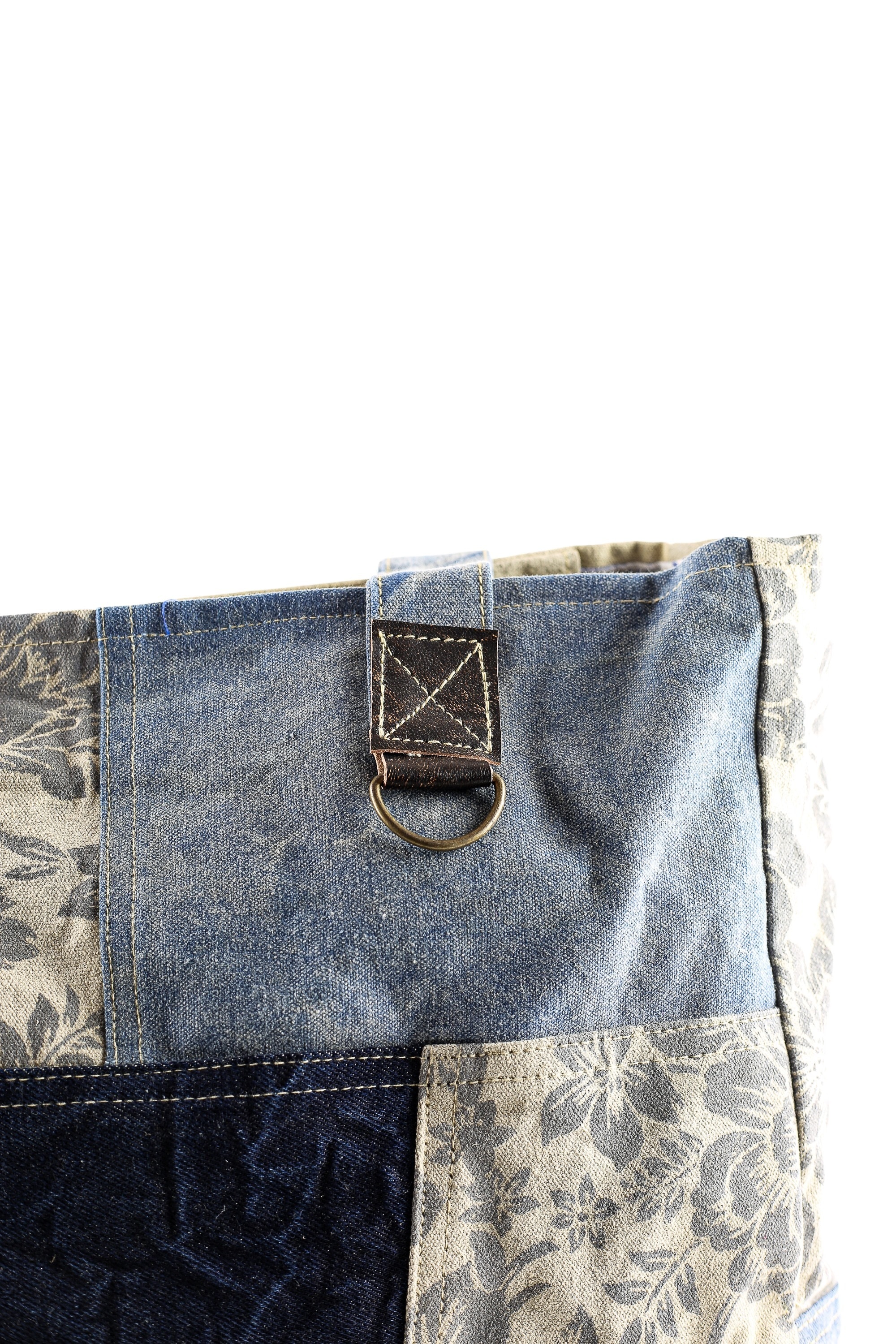 COLLEZIONE ALESSANDRO Schultertasche »Blume«, aus Jeans Stoff mit Blumen und Sternmotiv