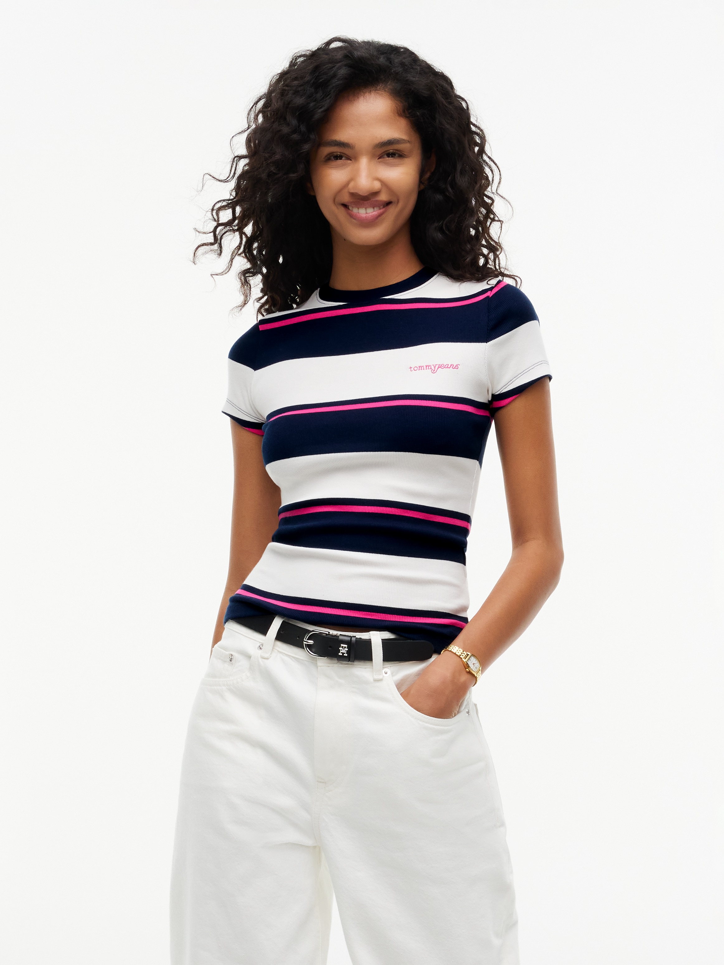 Tommy Jeans Rundhalsshirt "TJW SLIM RIB SCRIPT SS TEE" Baumwollmischung, slim fit, figurbetont, in gerippter Struktur
