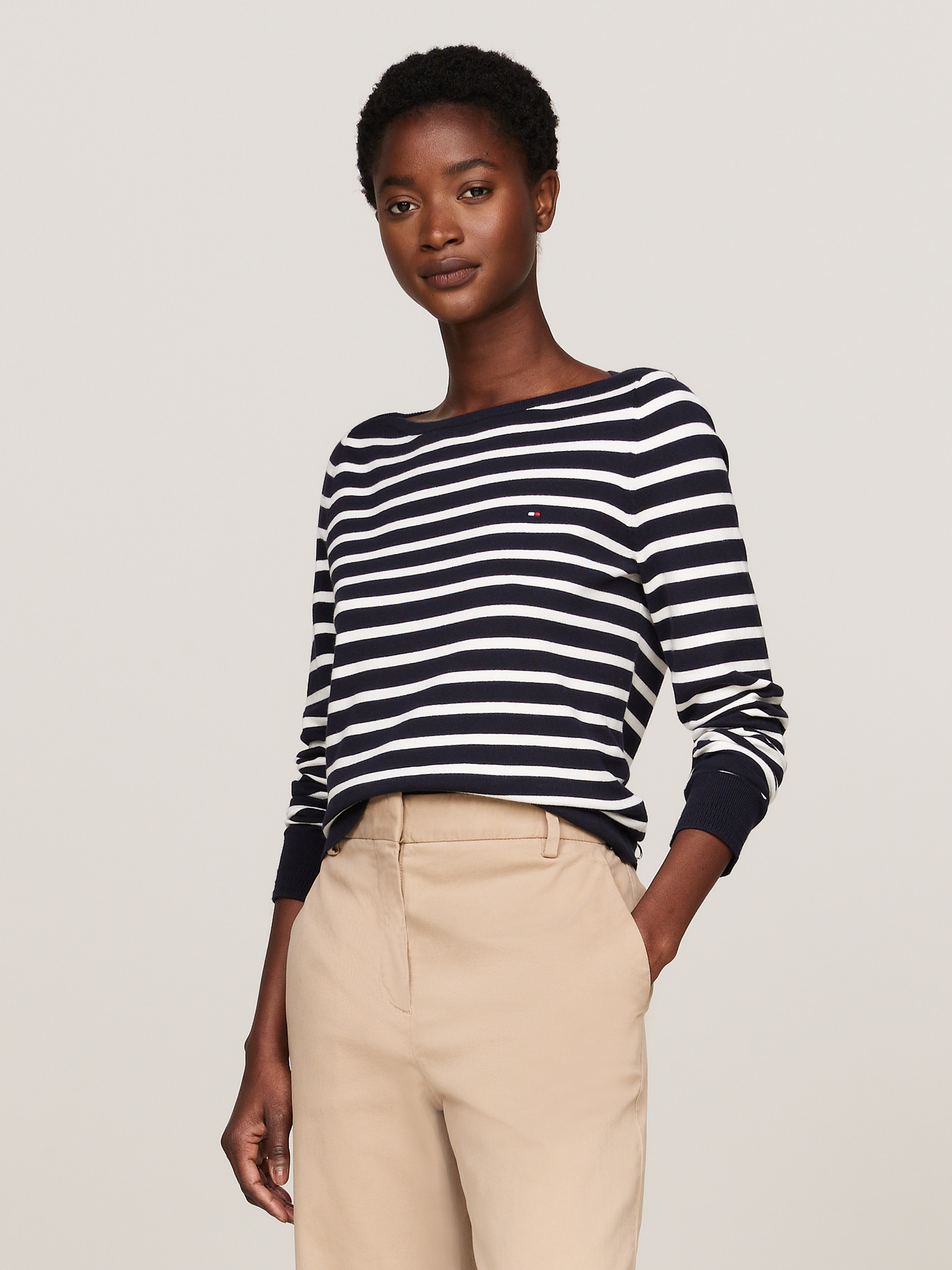 Tommy Hilfiger Strickpullover »CO JERSEY STITCH BOAT-NK SWEATER«, mit Tommy Hilfiger Logo-Flag am Ärmel
