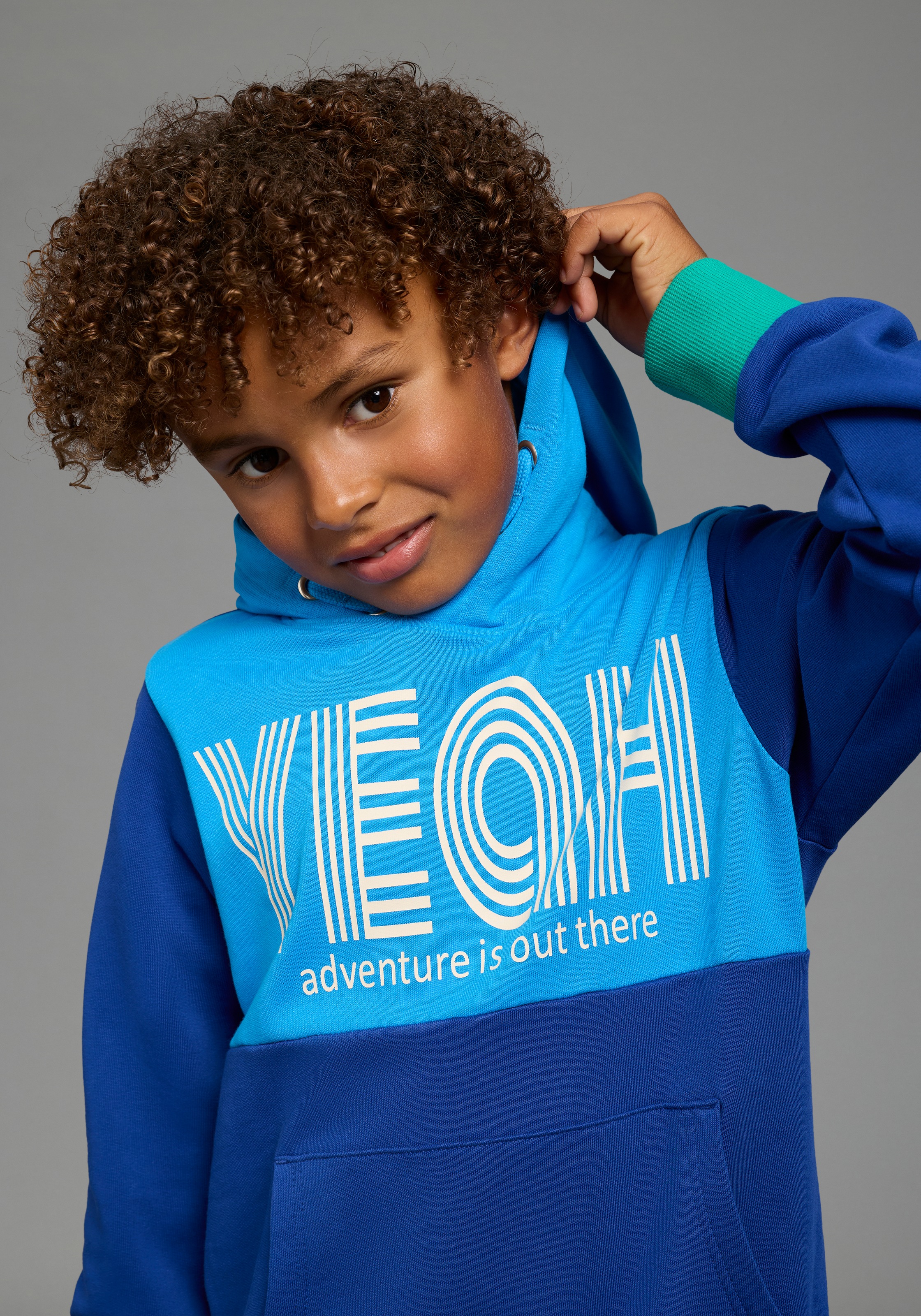 Scout Kapuzensweatshirt »Hoodie in colorblocking Design und Print - NEU von SCOUT«, Colorblocking-Sweatshirt mit Kapuze und großem Druck, Basic-Passform

