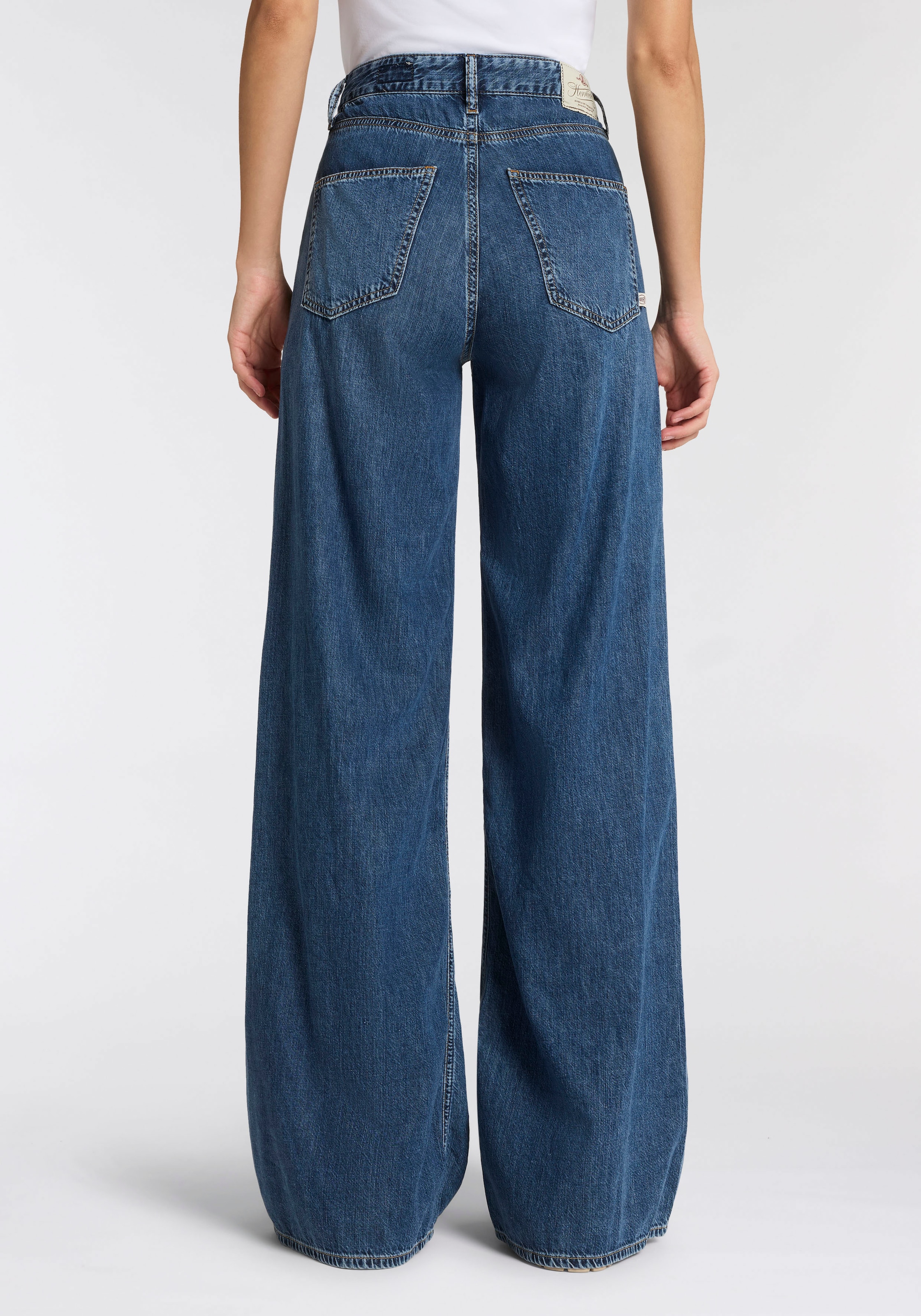 Herrlicher 5-Pocket-Jeans »Mäze Flared Denim Light« mit asymmetrischem Bund