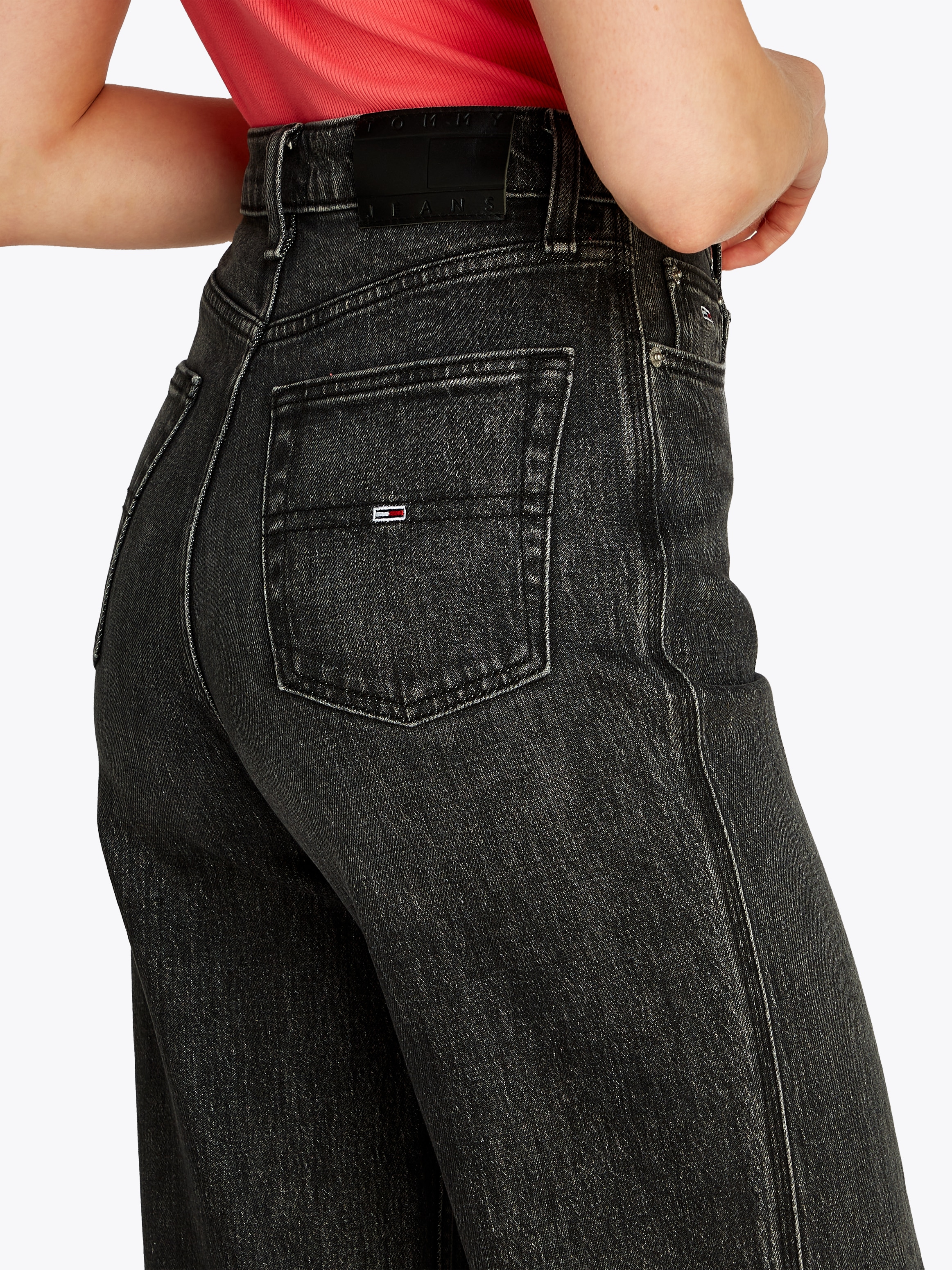 Tommy Jeans Weite Jeans »Claire High Rise«, mit Logo-Badge
