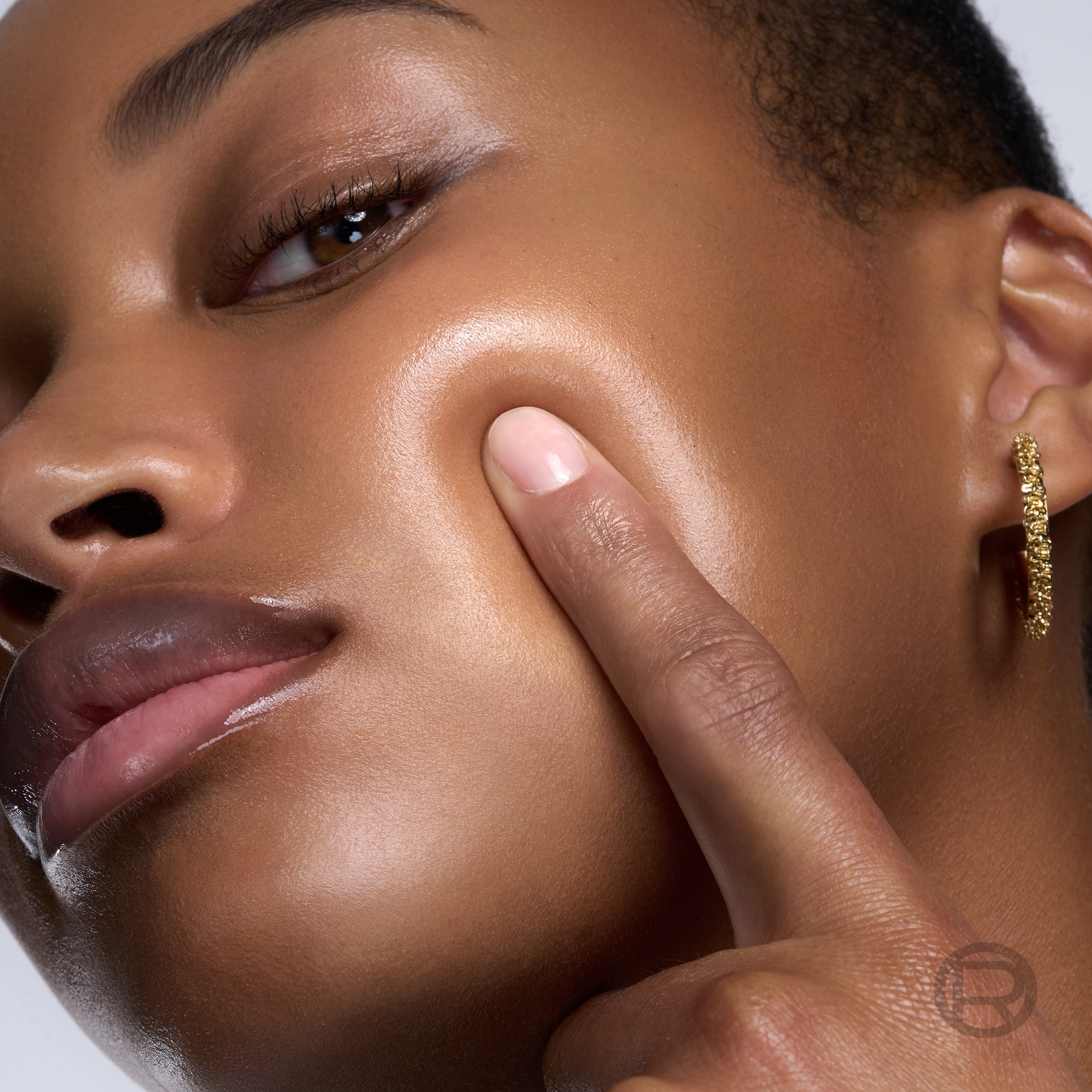 L'ORÉAL PARIS Gesichtsfluid »REVITALIFT GLASS SKIN FEUCHTIGKEITSFLUID« glättet die Hautoberfläche für eine glowy Ausstrahlung