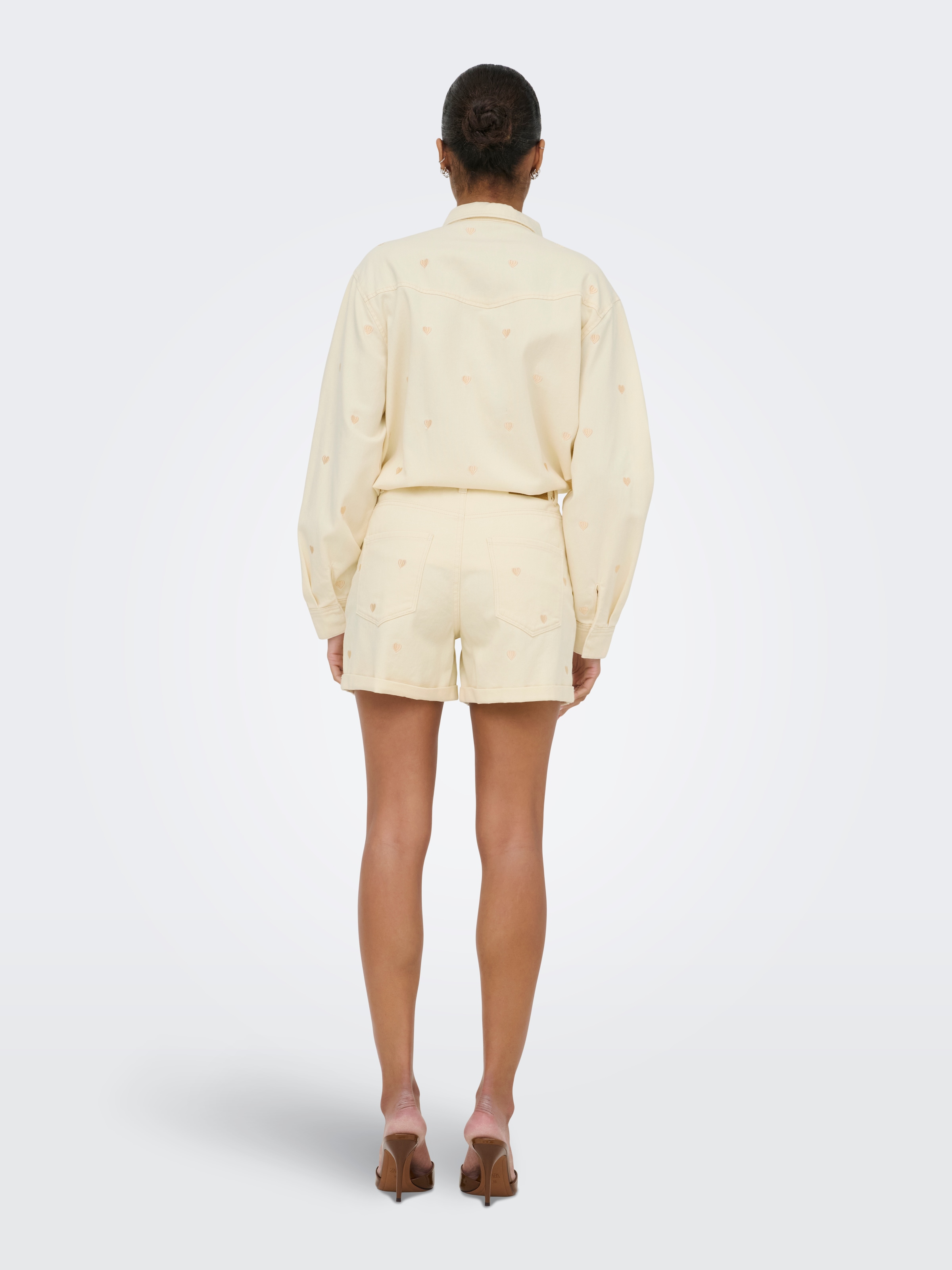 ONLY Jeansshorts »ONLVEGA HW EMBROIDERY DNM SHORTS GUANOOS« Baumwolle, High Waist