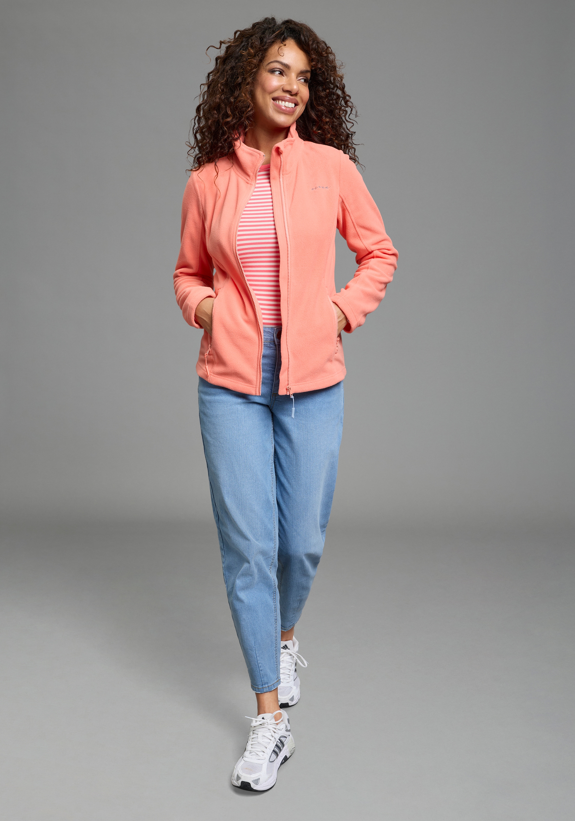 Ocean Sportswear Fleecejacke aus weichem Fleece-Material, unifarben, mit Logostickerei