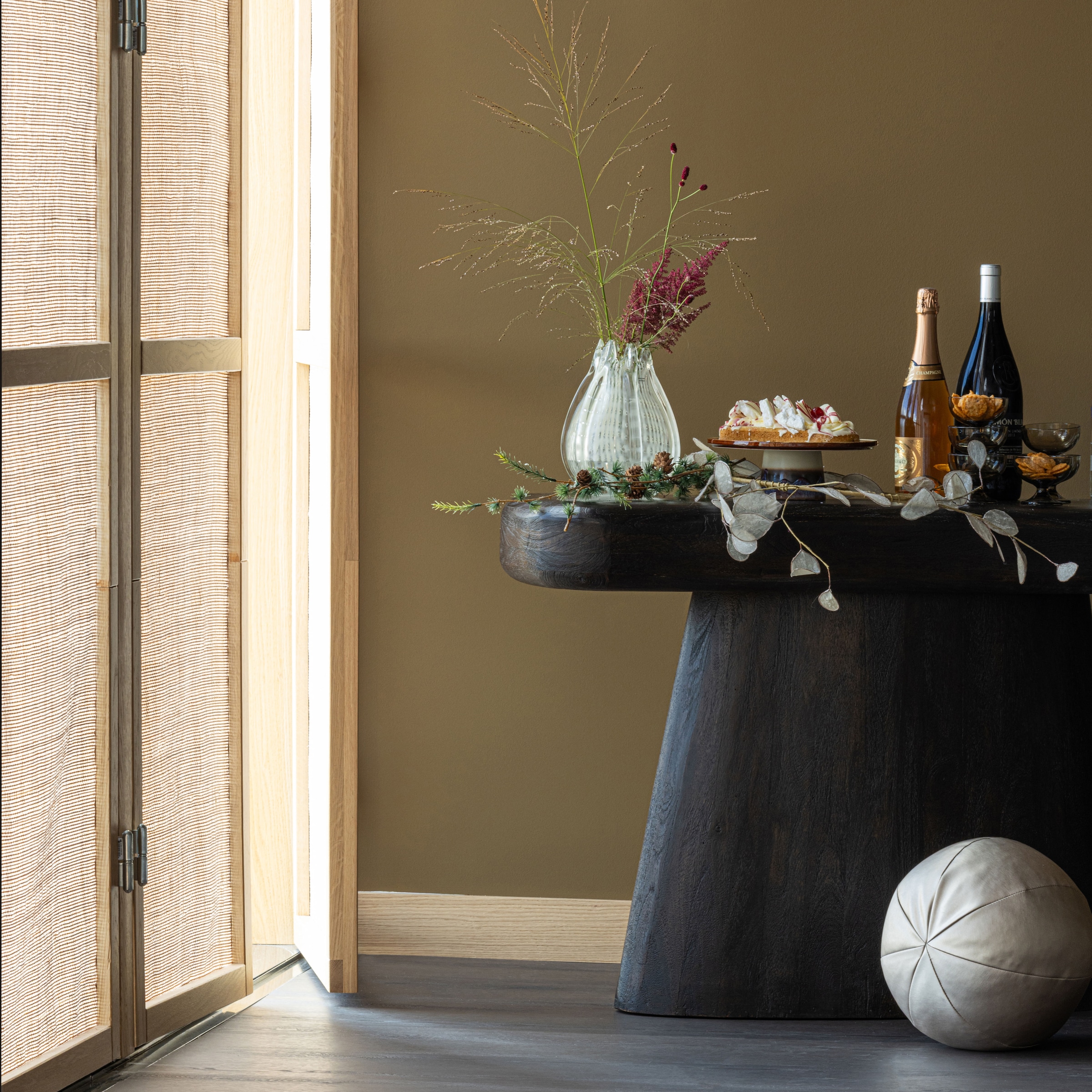WOOOD Beistelltisch »Amco mit Massivmangoholz und breitem Standfuß B 120 x T 40 x H 76 cm« Tragkraft 22,7 kg, ausschließlich für den Innenbereich