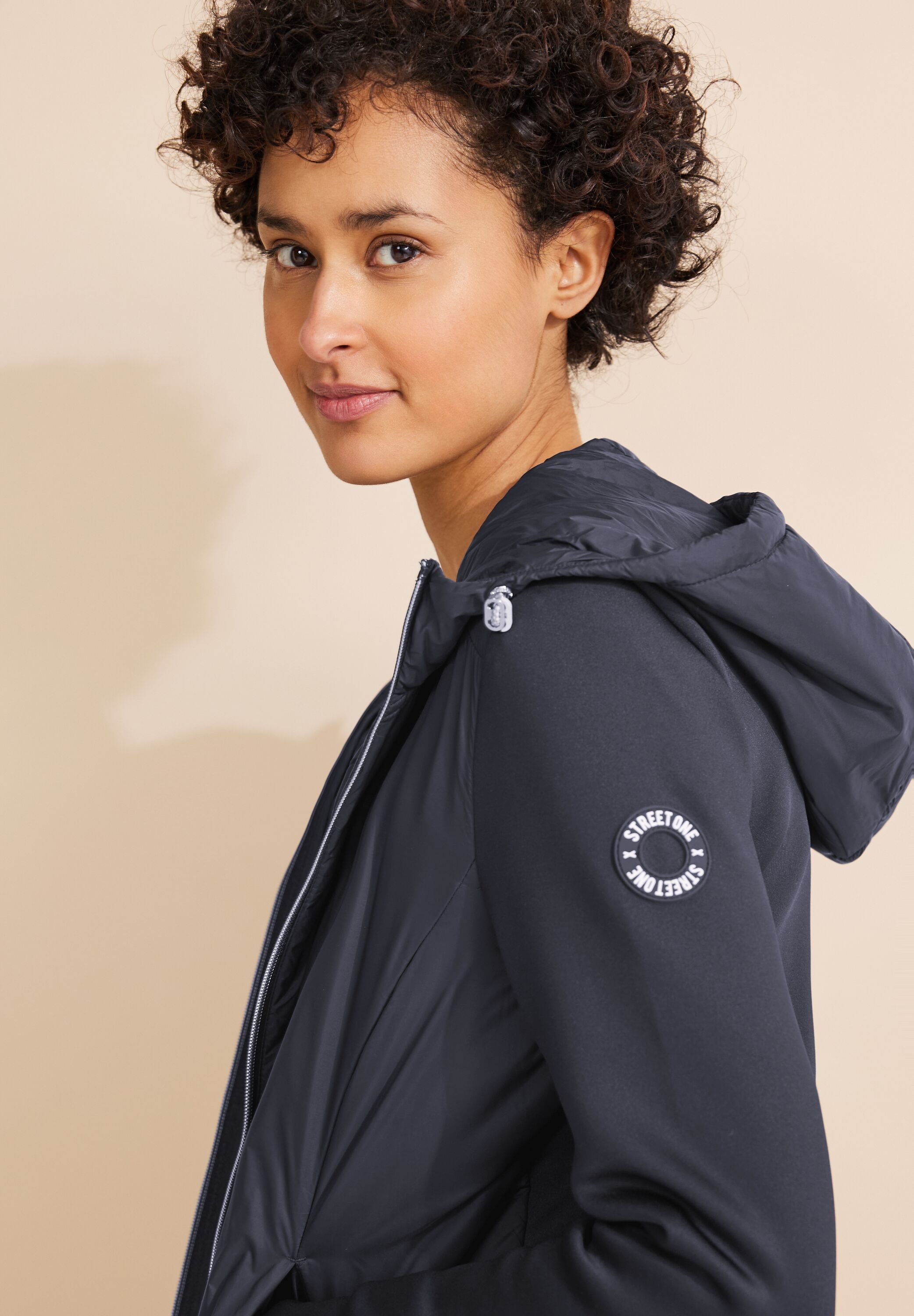 STREET ONE Windbreaker, mit Kapuze, mit Kapuze mit Tunnelzugband