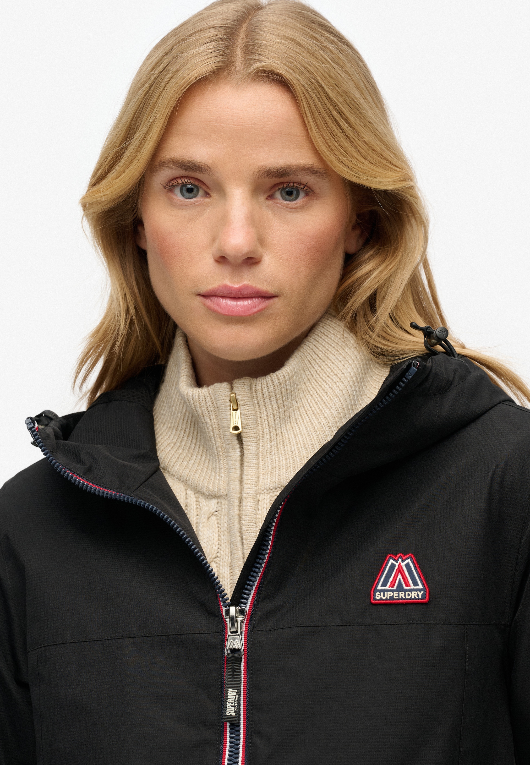 Superdry Outdoorjacke »ESSENTIAL TRI WINDBREAKER JKT« mit Kapuze Loose Fit, mit hochschließendem Kragen, aus Polyester