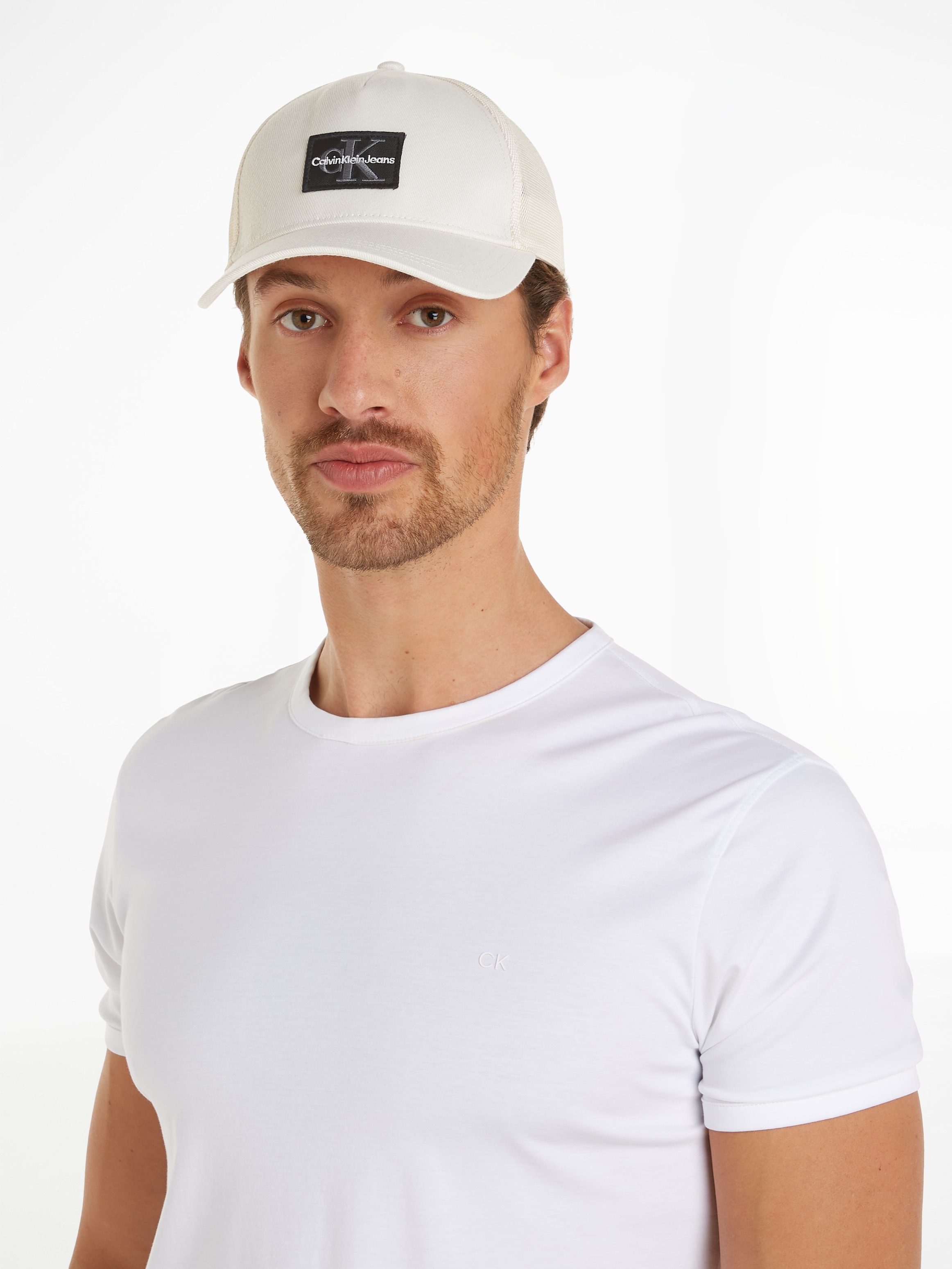 Calvin Klein Jeans Trucker Cap "MONO LOGO PATCH TRUCKER HAT", mit Logopatch