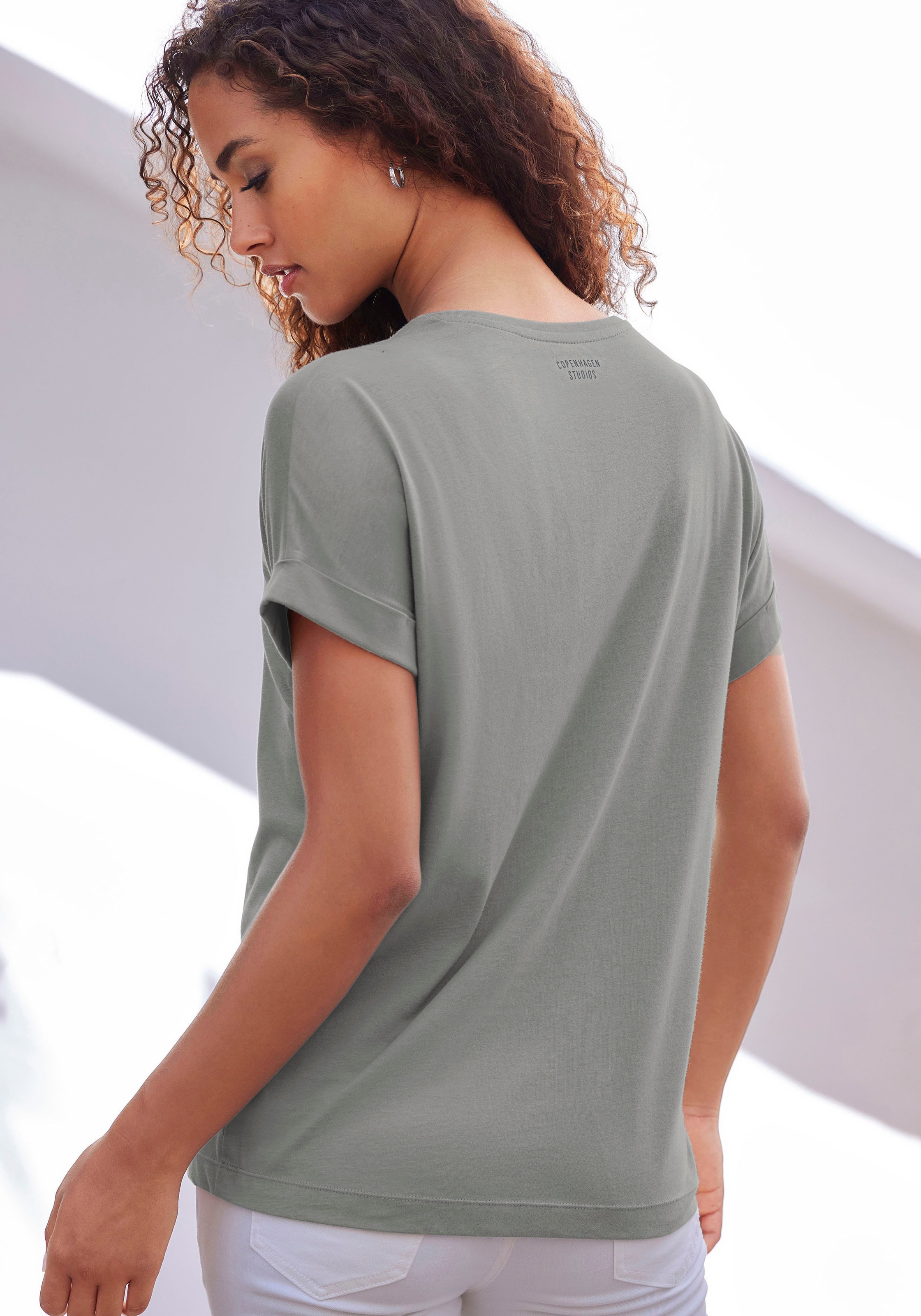 Thumbnail - Copenhagen Studios T-Shirt "mit dezentem Logoprint hinten" aus softer Jersey-Qualität mit Bio-Baumwolle