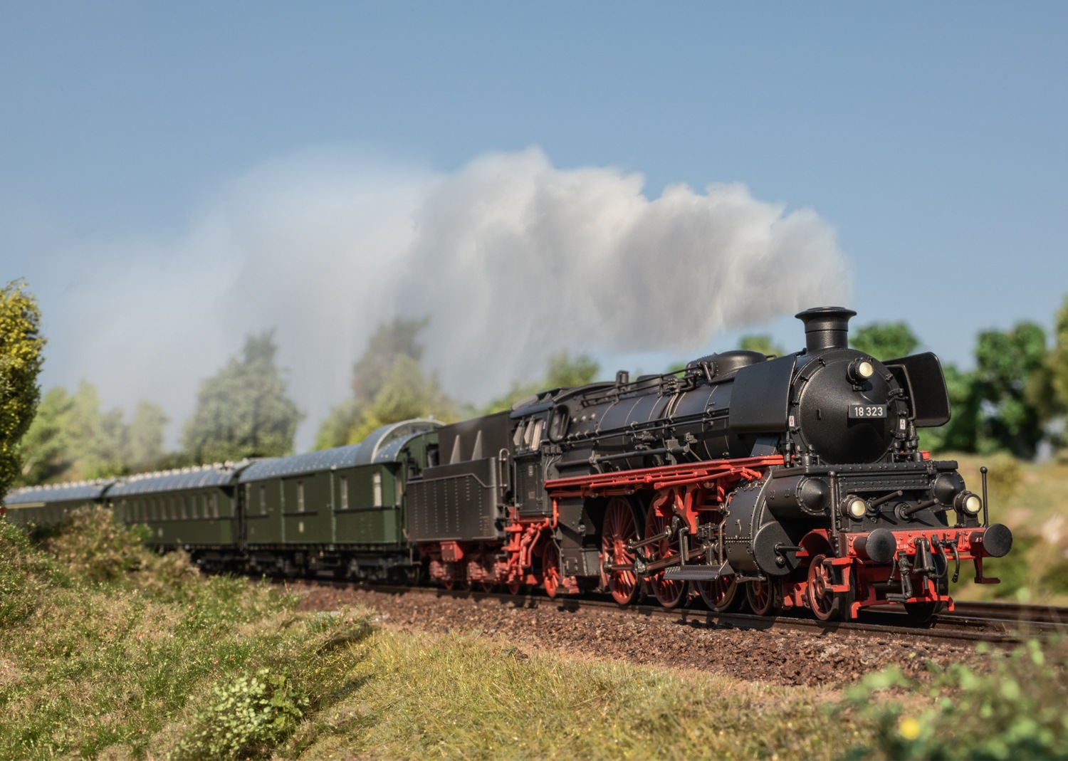Märklin Dampflokomotive »Dampflok 18 323 DB - 38327« mit Licht & Sound